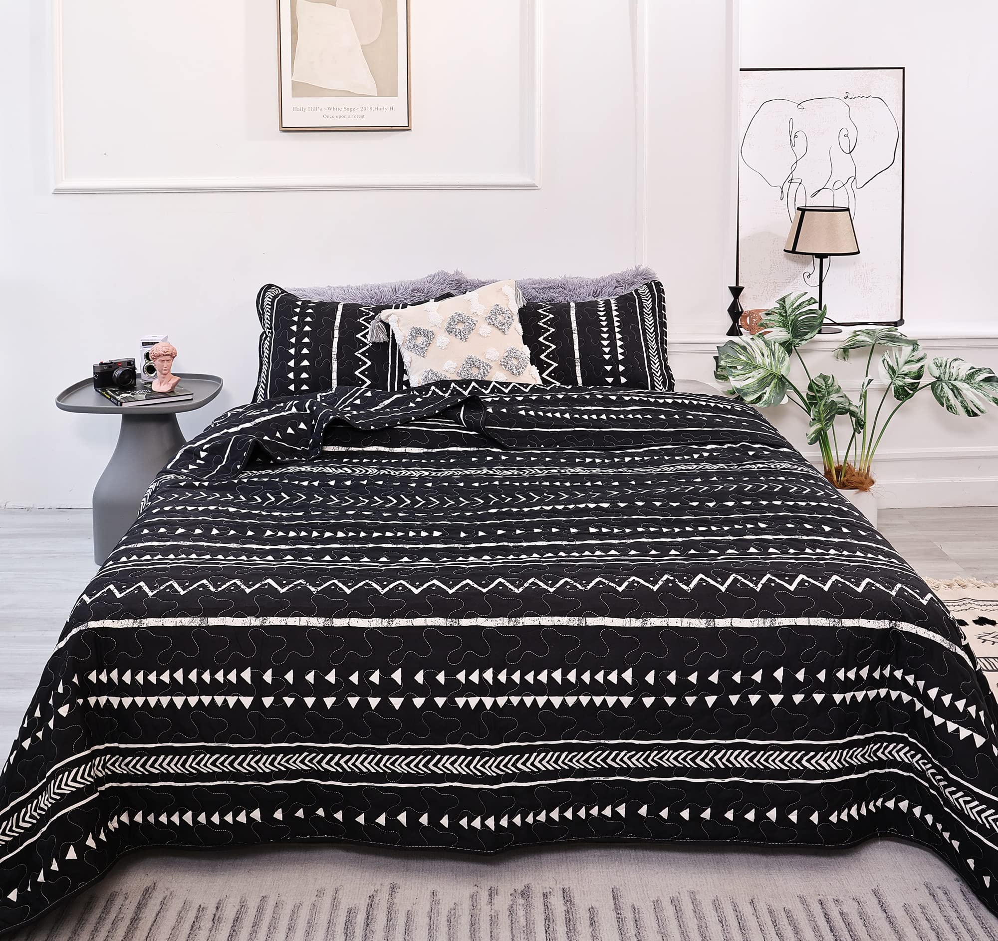 Janzaa Queen Quilt Boho Quilt Bedspread Queen Size Boho Bedding White Geometric Printed On Black Quilt For All Season(Two Pillow Cases)
