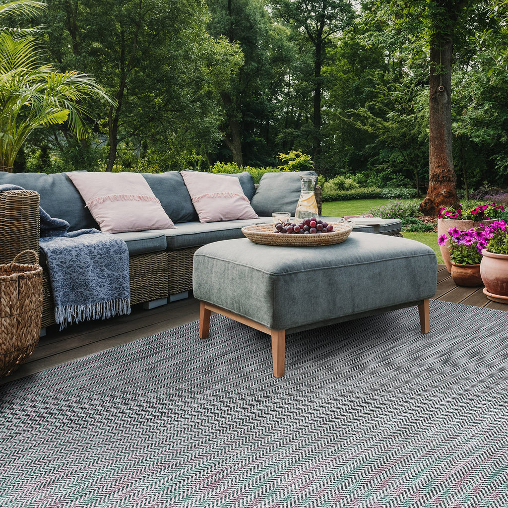 Safavieh Courtyard Collection Area Rug - 10' X 14', Black & Beige, Non-Shedding & Easy Care, Indoor/Outdoor & Washable-Ideal For
