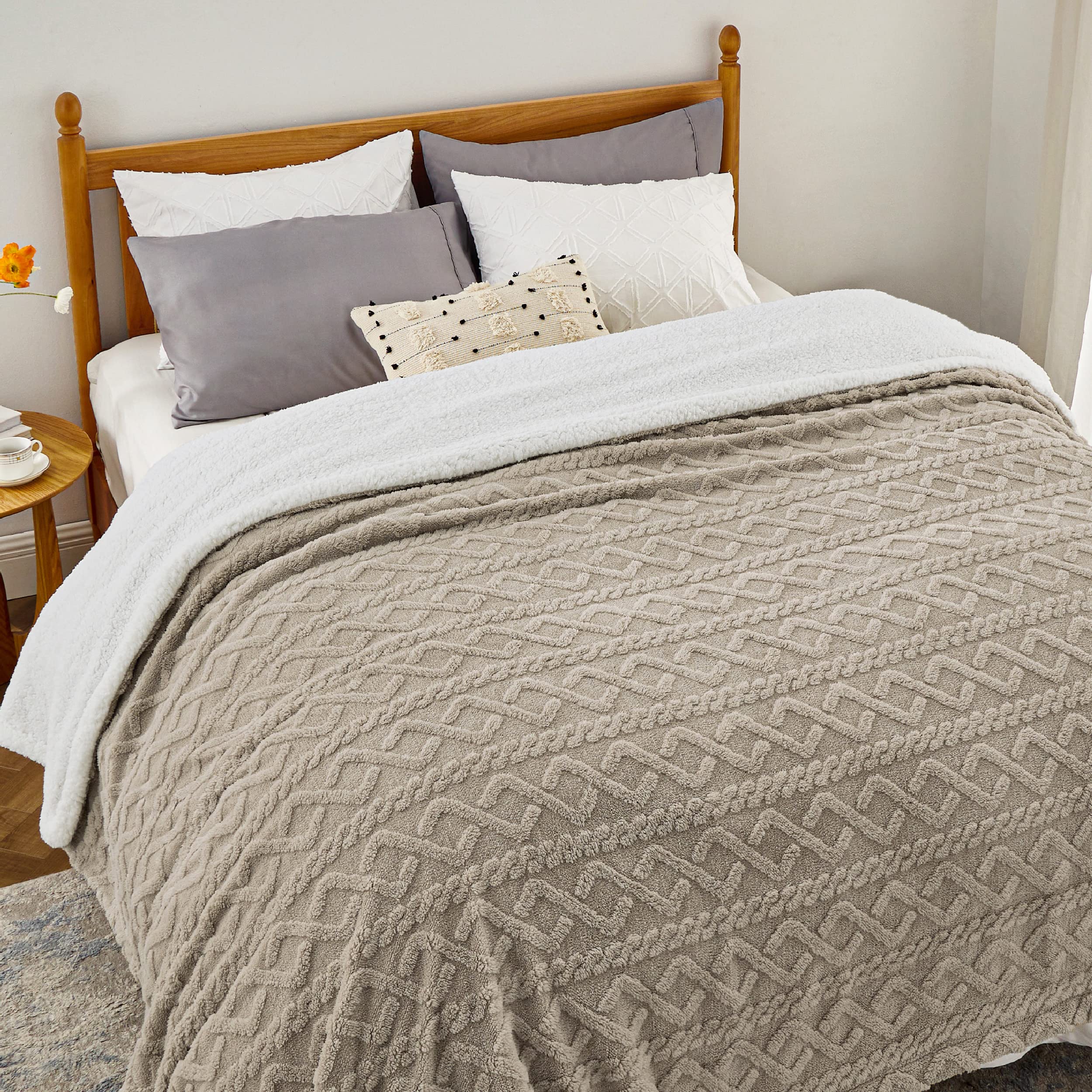 Bedsure Sherpa Queen Size Blanket For Bed - Fuzzy Soft Cozy Blanket Queen Size, Fleece Thick Warm Blanket For Winter, Beige, 90X