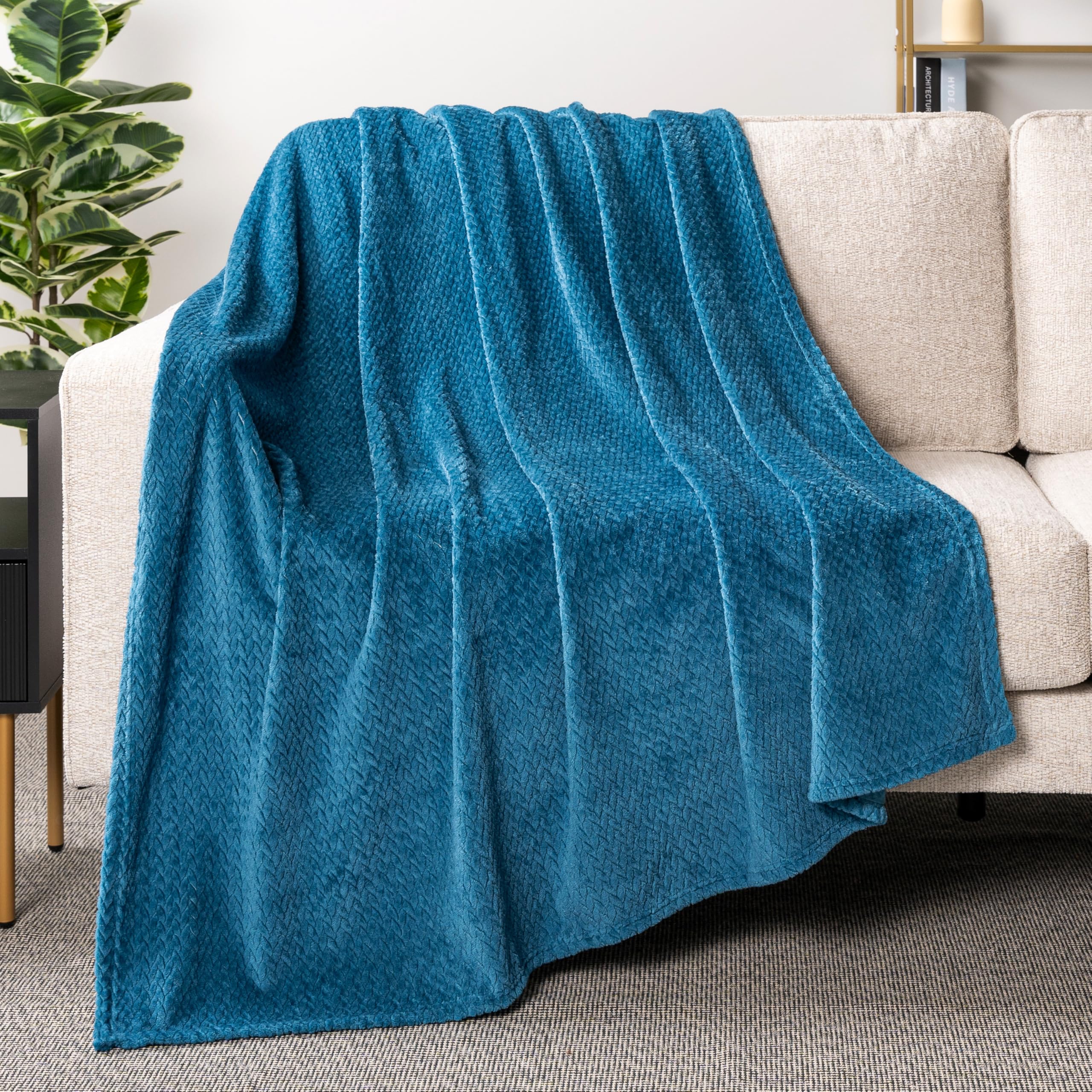 Pavilia Soft Fleece Teal Blue Throw Blanket For Couch, Lightweight Plush Warm Blankets For Bed, Fuzzy Cozy Flannel Blanket Throw