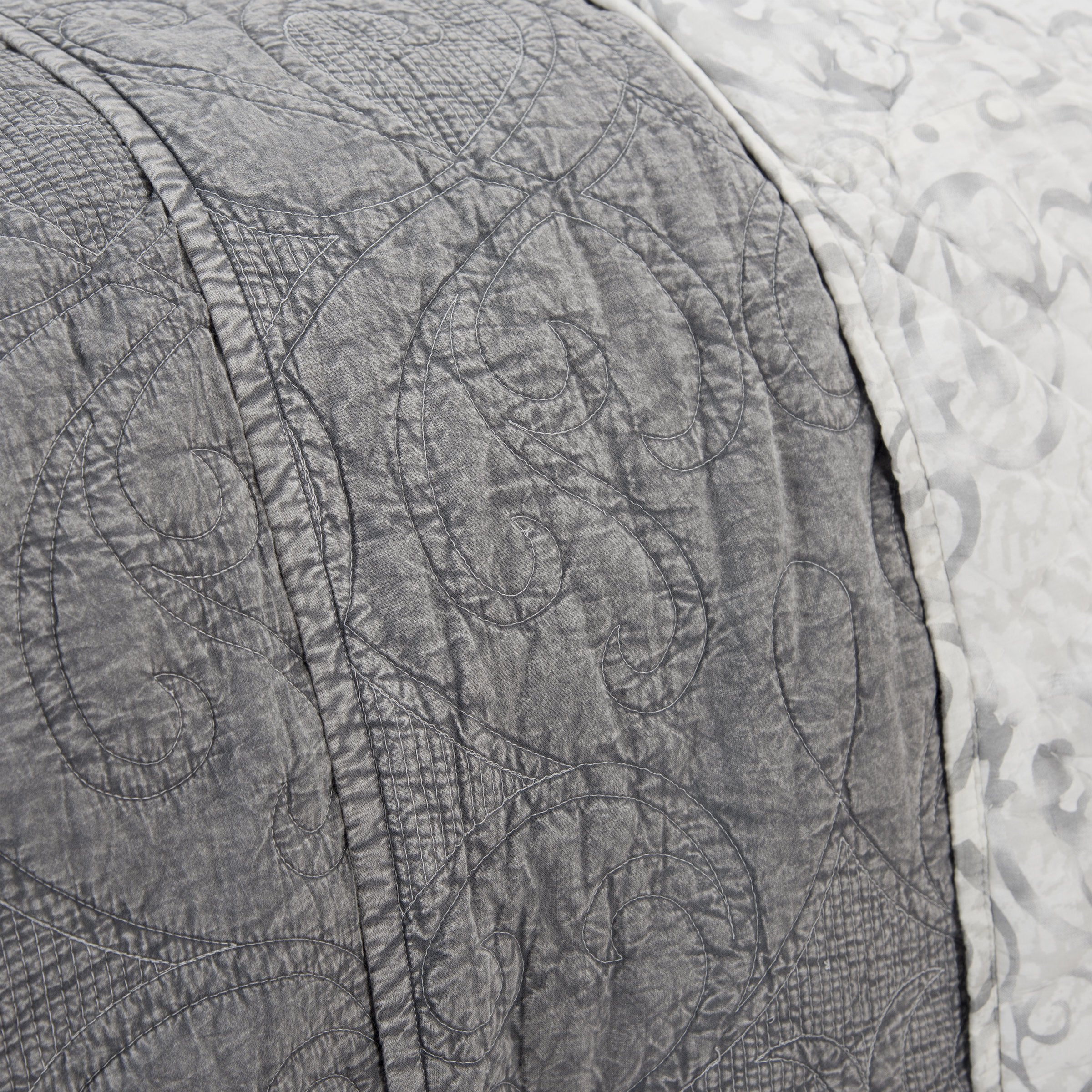 Rizzy Home | BQ4566 | Polyester Standard Sham | 20&quot;x26&quot; Gray/Black/Nuetral Solid