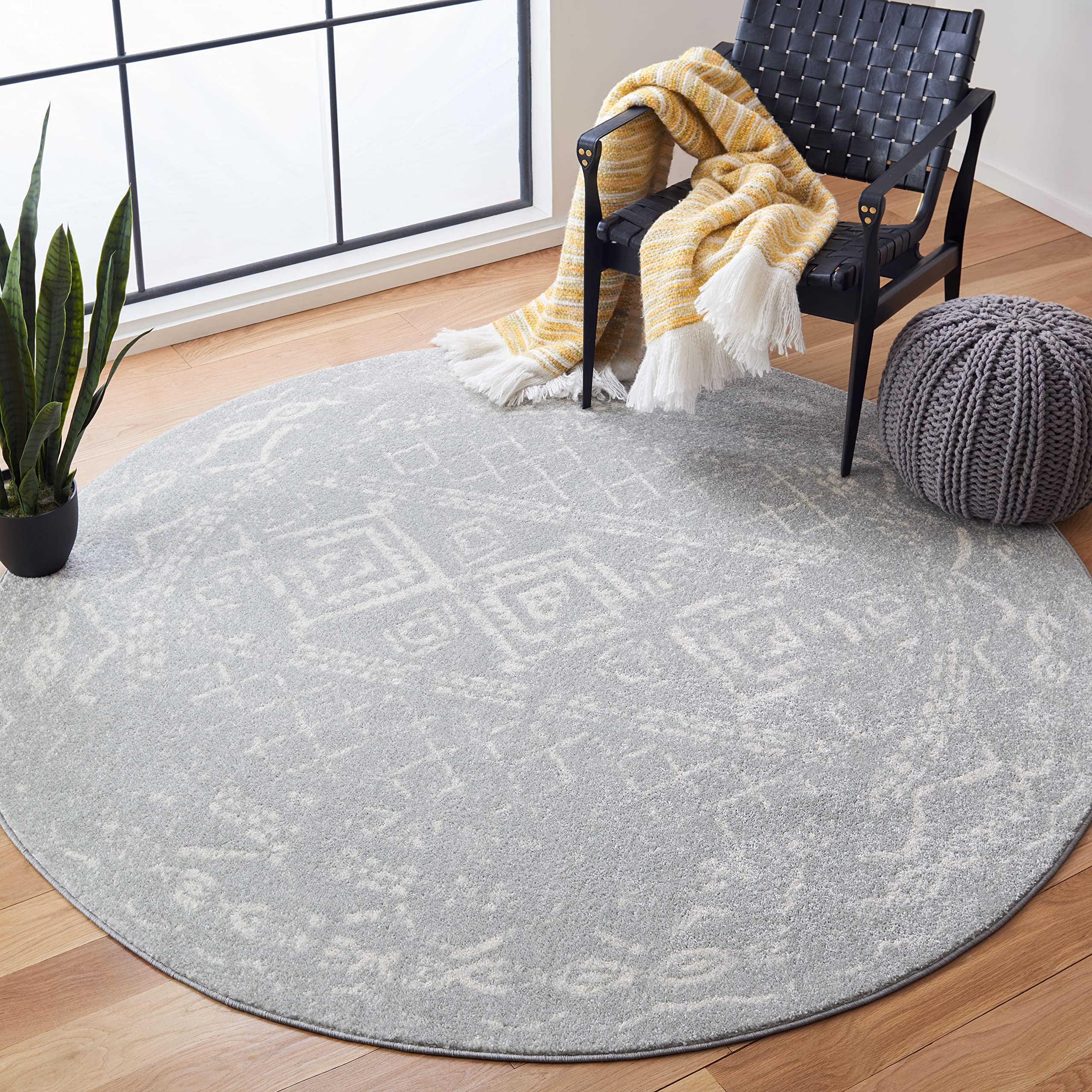 SAFAVIEH Tulum Collection 67 Round Light Grey/Ivory TUL268F Moroccan Boho Distressed Non-Shedding Dining Room Entryway Foyer Li