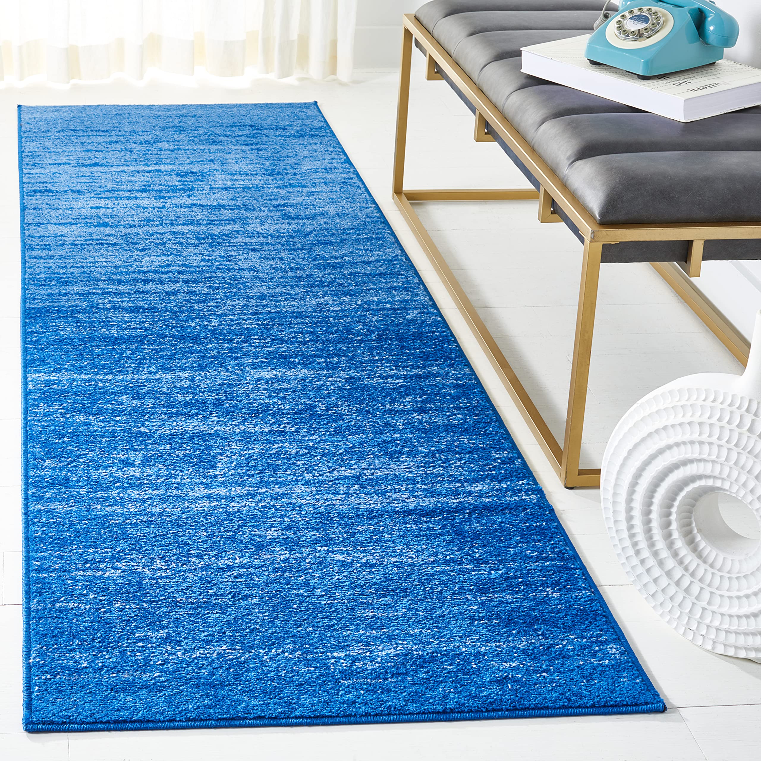 SAFAVIEH Adirondack Collection Runner Rug - 21 x 6, Light Blue & Dark Blue, Modern Ombre Design, Non-Shedding & Easy Care, Ide