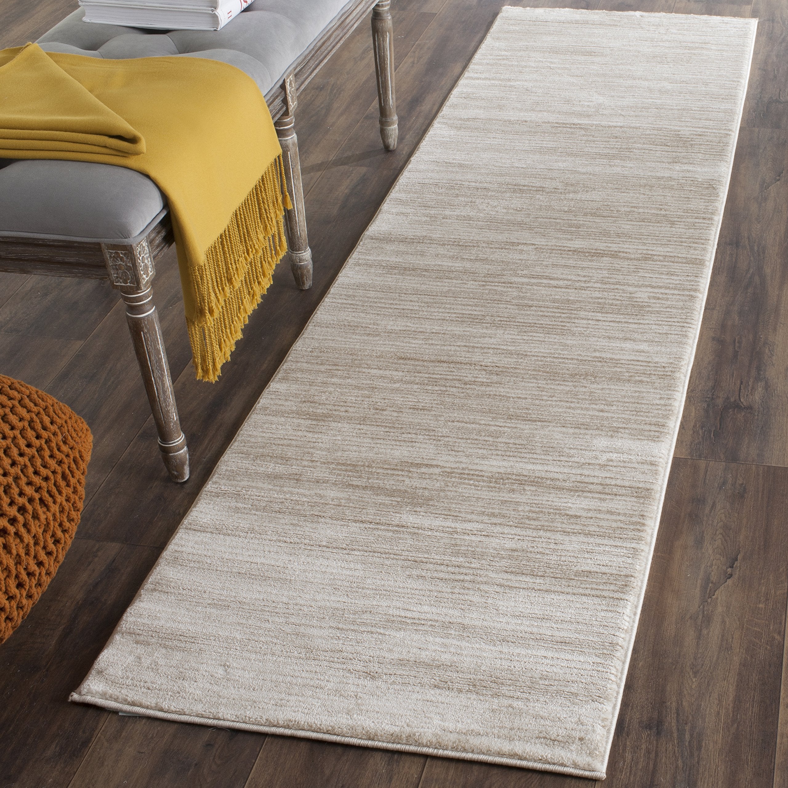 SAFAVIEH Vision Collection Runner Rug - 22 x 6, Creme, Modern Ombre Tonal Chic Design, Non-Shedding & Easy Care, Ideal for Hig