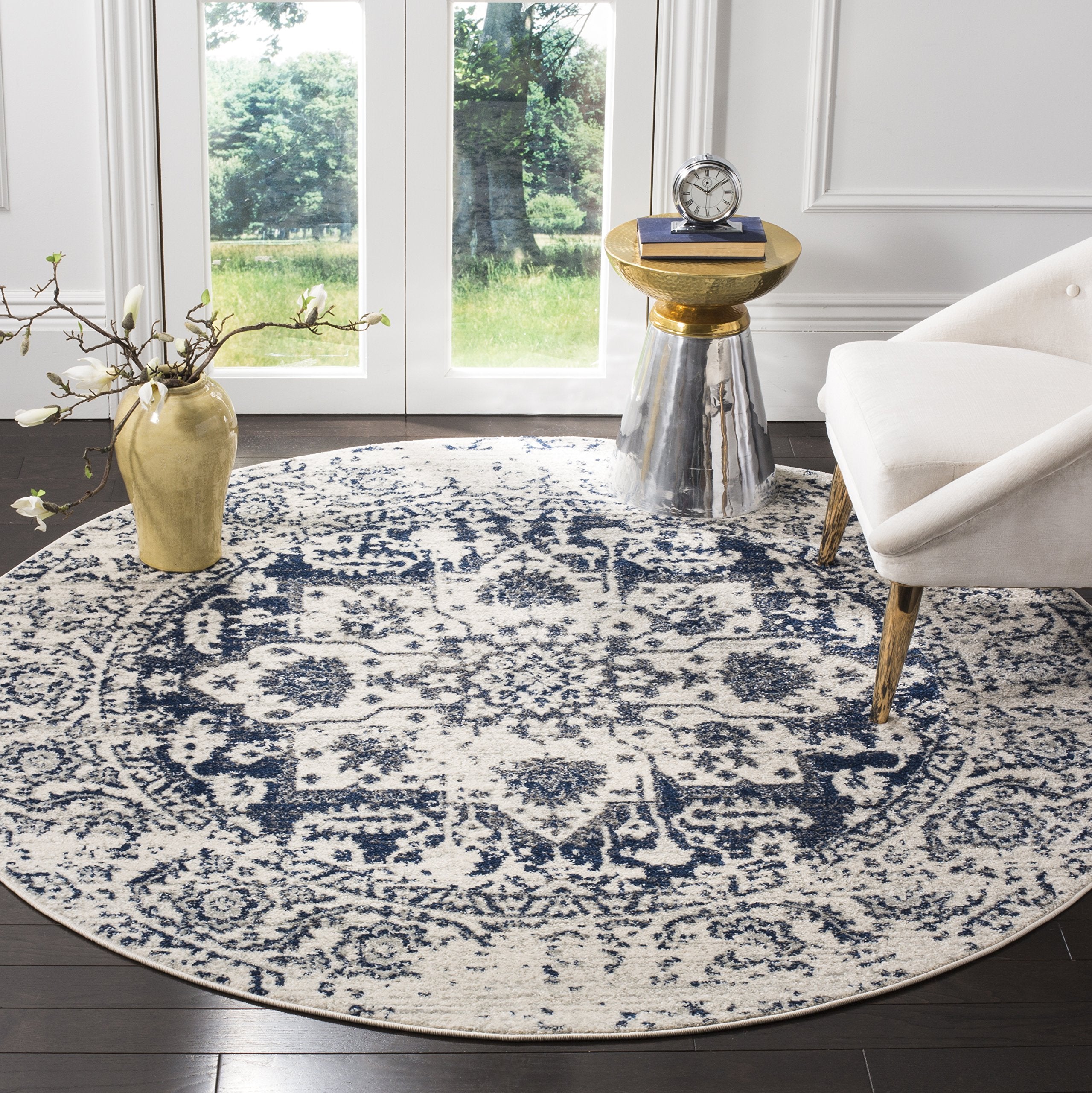 SAFAVIEH Madison Collection Area Rug - 53 Round, Cream & Navy, Snowflake Medallion Distressed Design, Non-Shedding & Easy Care,