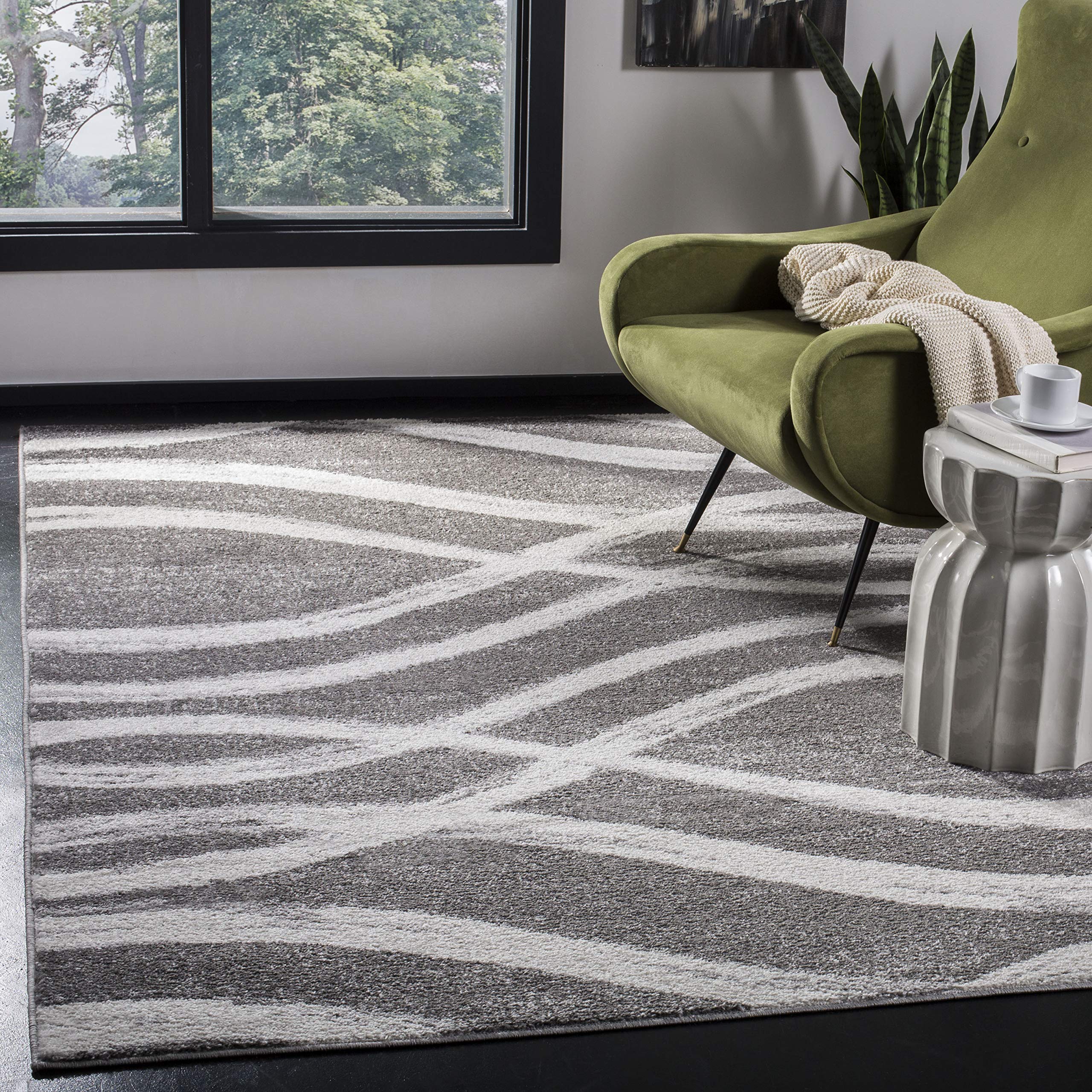 SAFAVIEH Adirondack Collection Area Rug - 6 x 9, Charcoal & Ivory, Modern Wave Distressed Design, Non-Shedding & Easy Care, Id