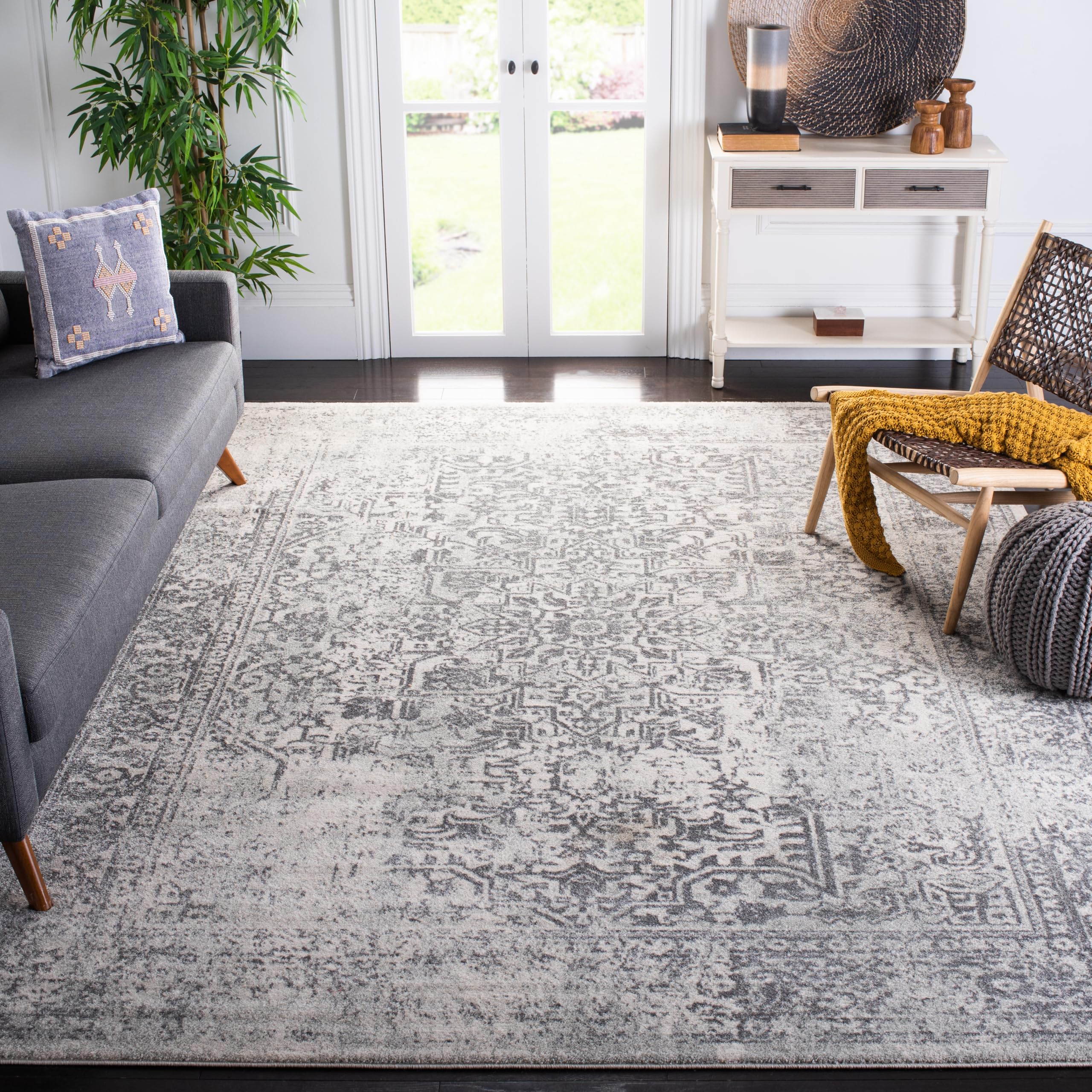 SAFAVIEH Evoke Collection Area Rug - 11 x 15, Ivory & Grey, Distressed Design, Non-Shedding & Easy Care, Ideal for High Traffi