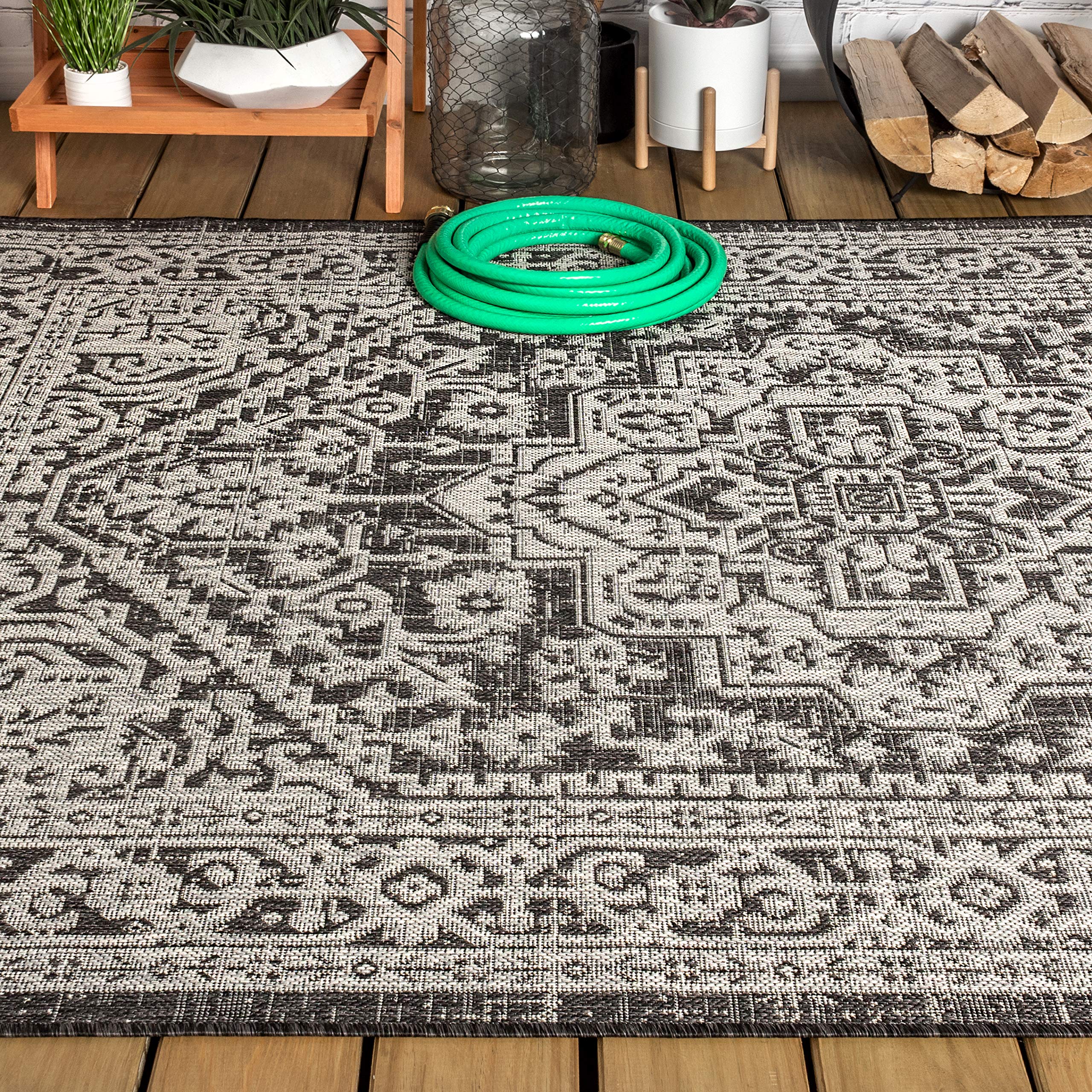 Jonathan Y Smb101D-4 Sinjuri Medallion Textured Weave Indoor/Outdoor Gray/Black 4 Ft. X 6 Ft. Area-Rug, Coastal,Easy-Cleaning,Forhightraffic,Kitchen,Livingroom,Backyard, Non Shedding