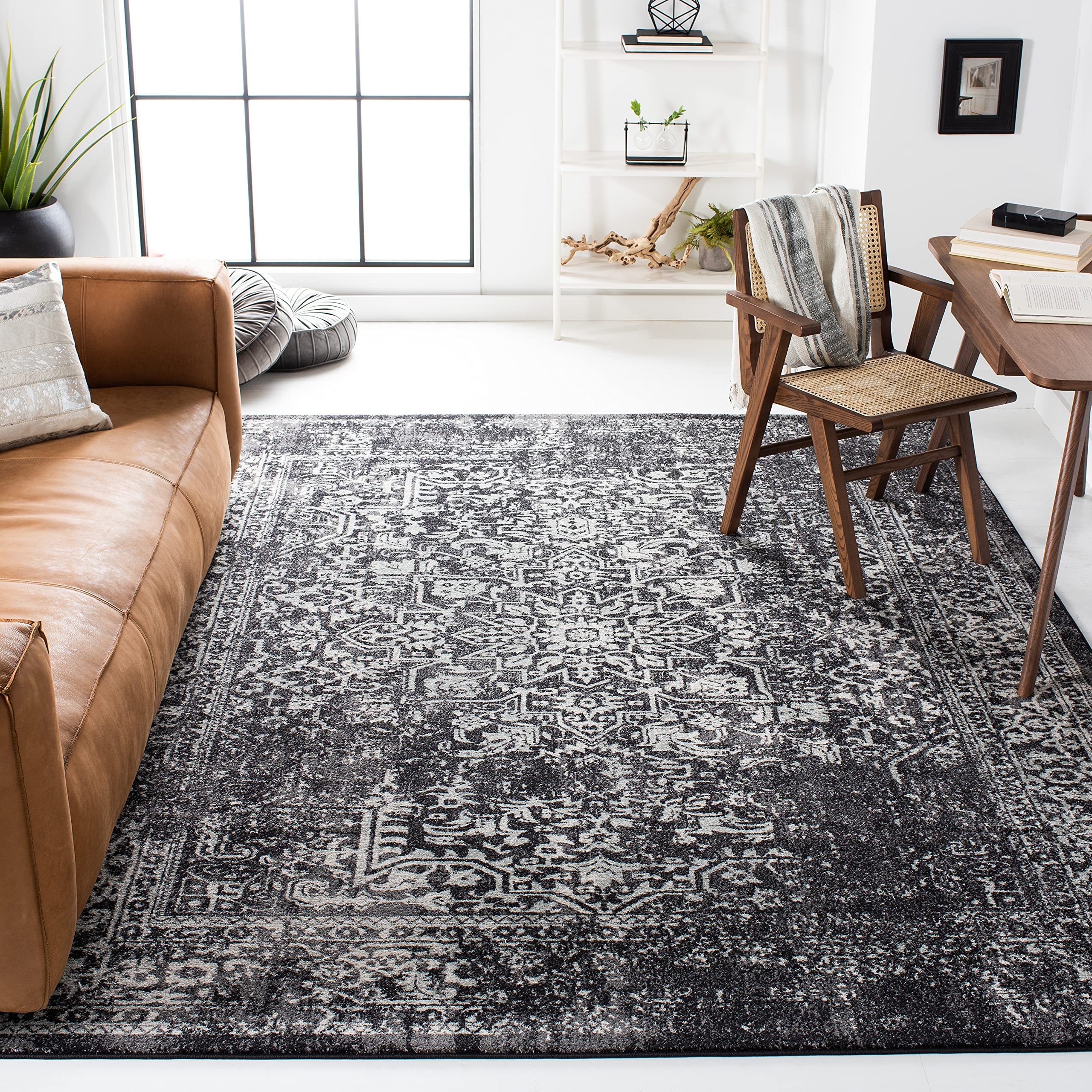 SAFAVIEH Evoke Collection 4 x 6 Black / Grey EVK256R Oriental Distressed Non-Shedding Living Room Bedroom Accent Rug