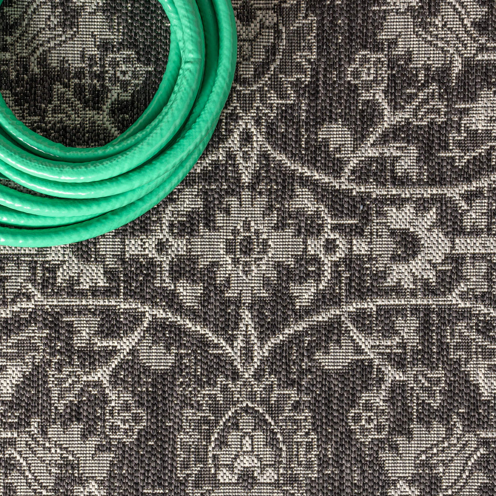 Jonathan Y Smb103C-5R Palazzo Vine And Border Textured Weave Indoor Outdoor Area-Rug Coastal Bohemian Rustic Glam Easy-Cleaning Bedroom Kitchen Backyard Patio Non Shedding, 5' Round, Black/Gray