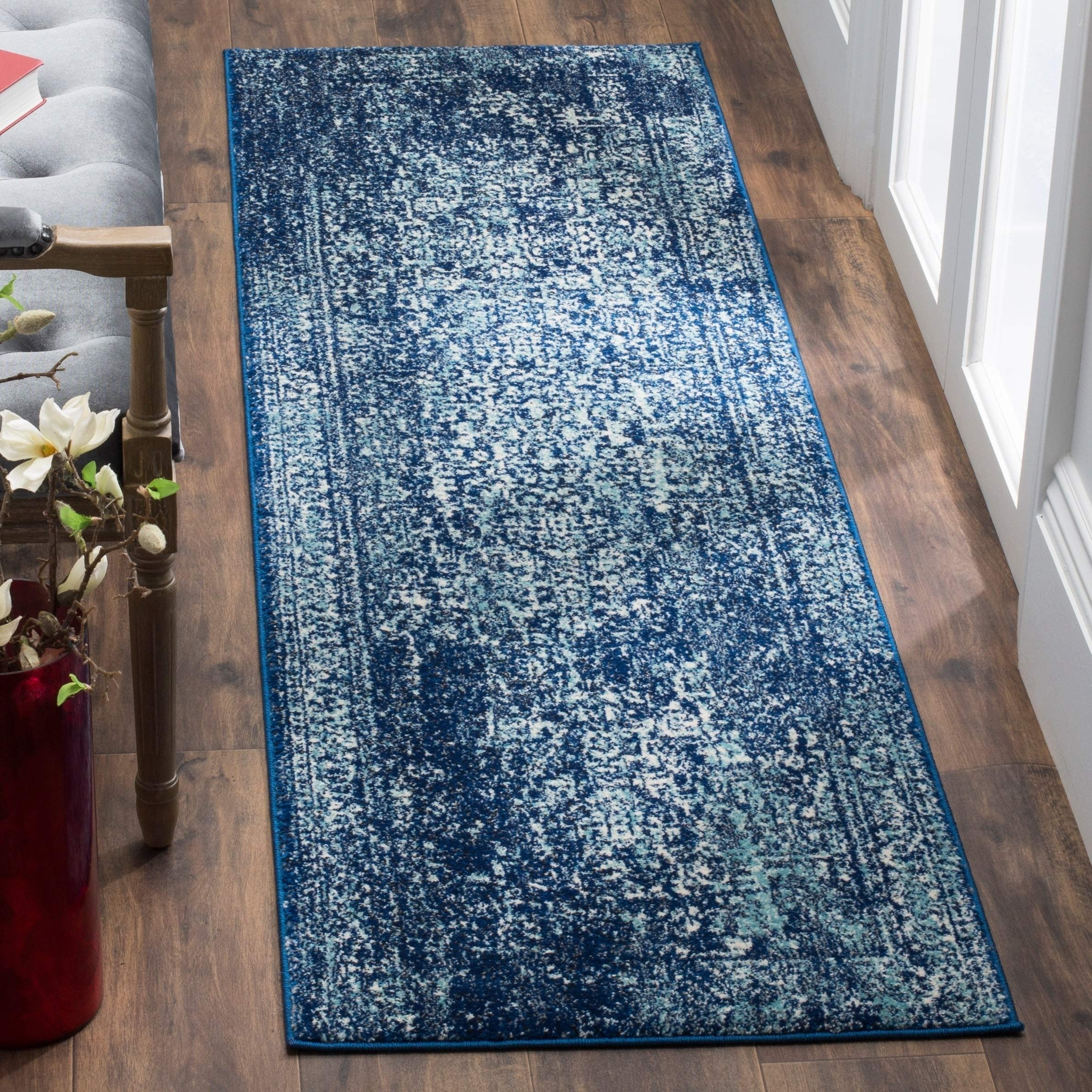 SAFAVIEH Evoke Collection 22 x 19 Navy/Ivory EVK256A Oriental Distressed Non-Shedding Living Room Bedroom Runner Rug