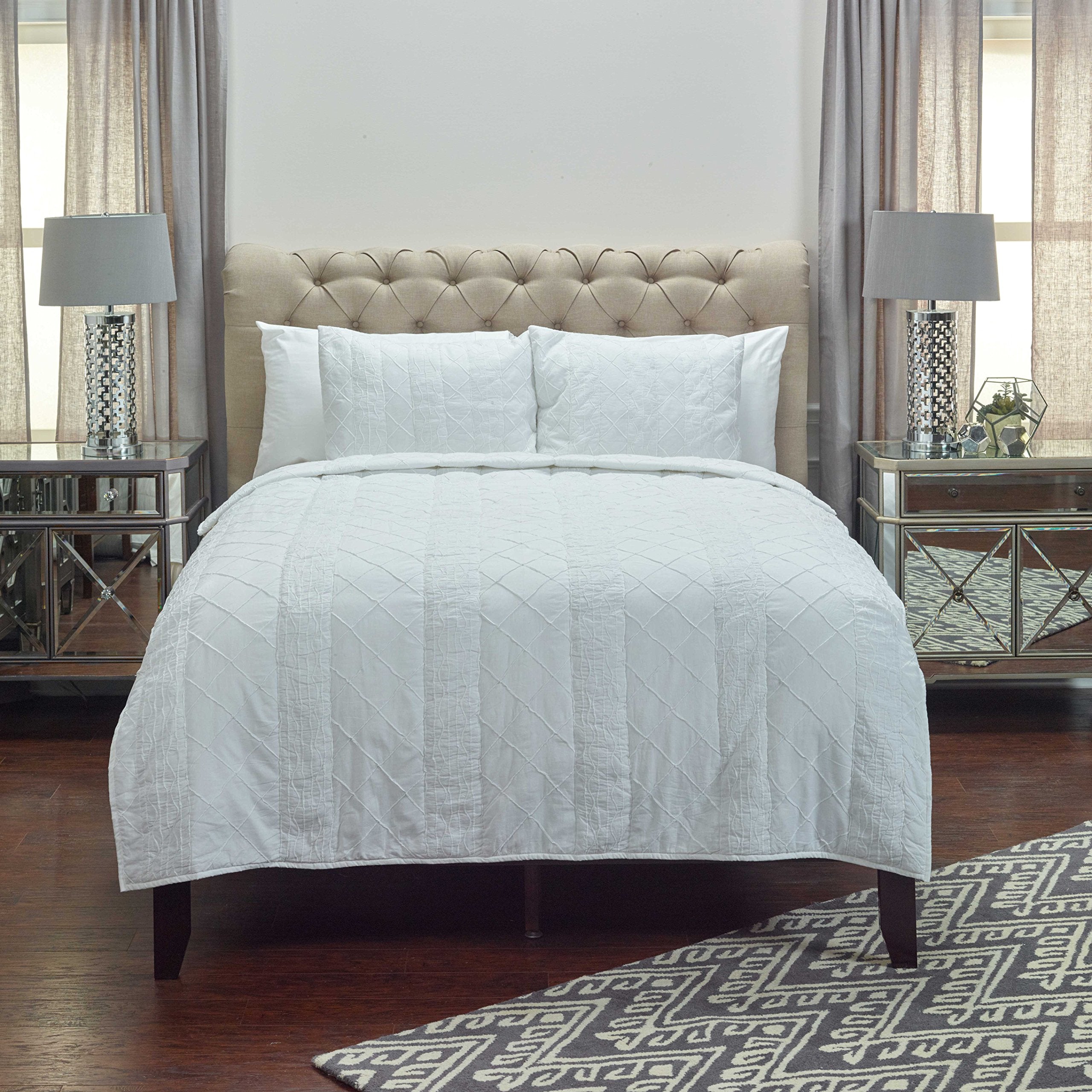Rizzy Home | BQ4184 | Polyester Quilt | 90"x92" White/Neutral/ Solid With Pin Tuck