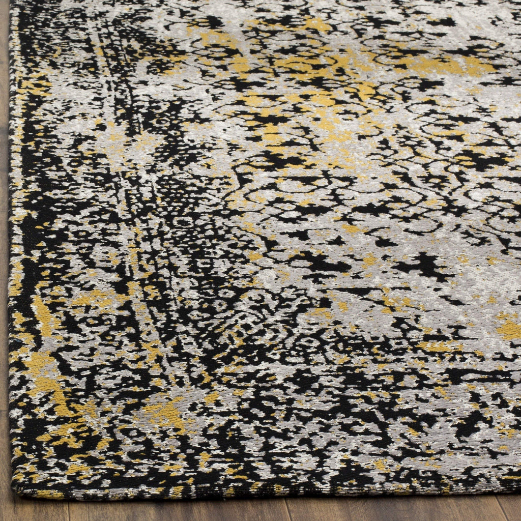 Safavieh Classic Vintage Collection Accent Rug - 4' X 6', Black & Silver, Distressed Design, Non-Shedding & Easy Care, Ideal For