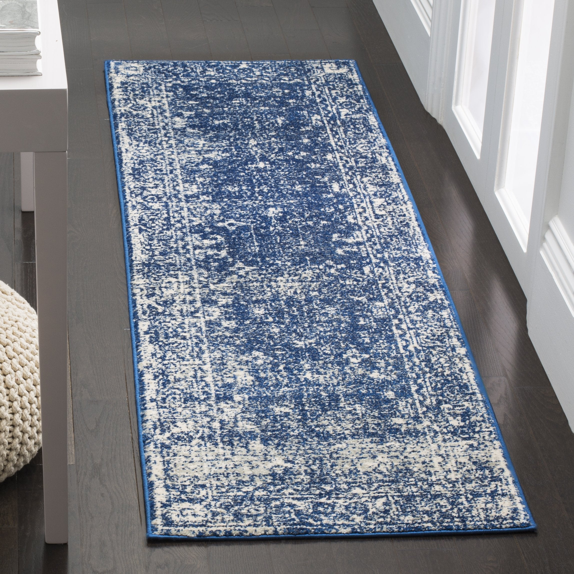 SAFAVIEH Evoke Collection 22 x 5 Navy/Ivory EVK270A Shabby Chic Distressed Non-Shedding Living Room Bedroom Area Rug