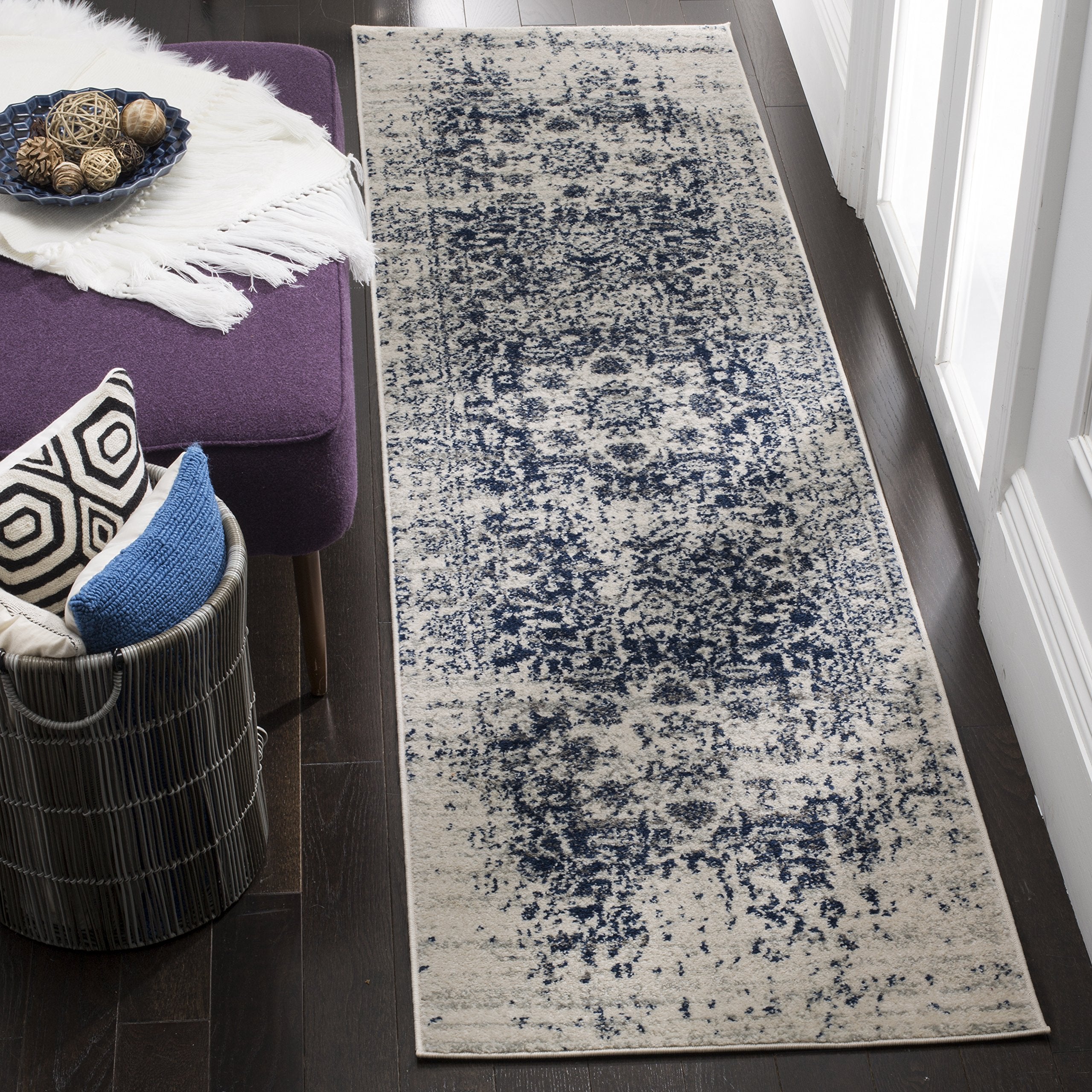 SAFAVIEH Madison Collection Runner Rug - 23 x 16, Cream & Navy, Snowflake Medallion Distressed Design, Non-Shedding & Easy Car
