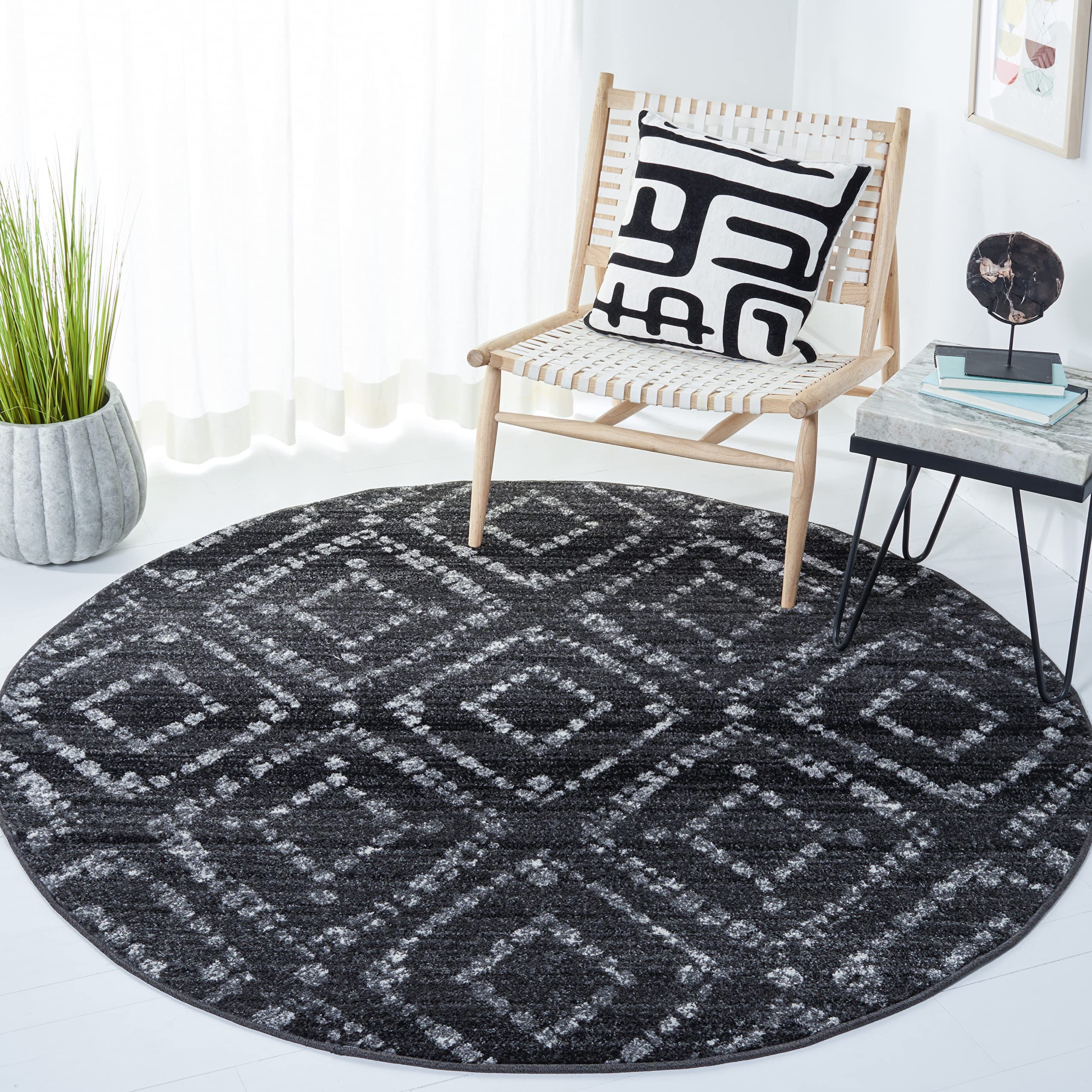 SAFAVIEH Adirondack Collection Area Rug - 6 Round, Black & Ivory, Modern Diamond Distressed Design, Non-Shedding & Easy Care, I