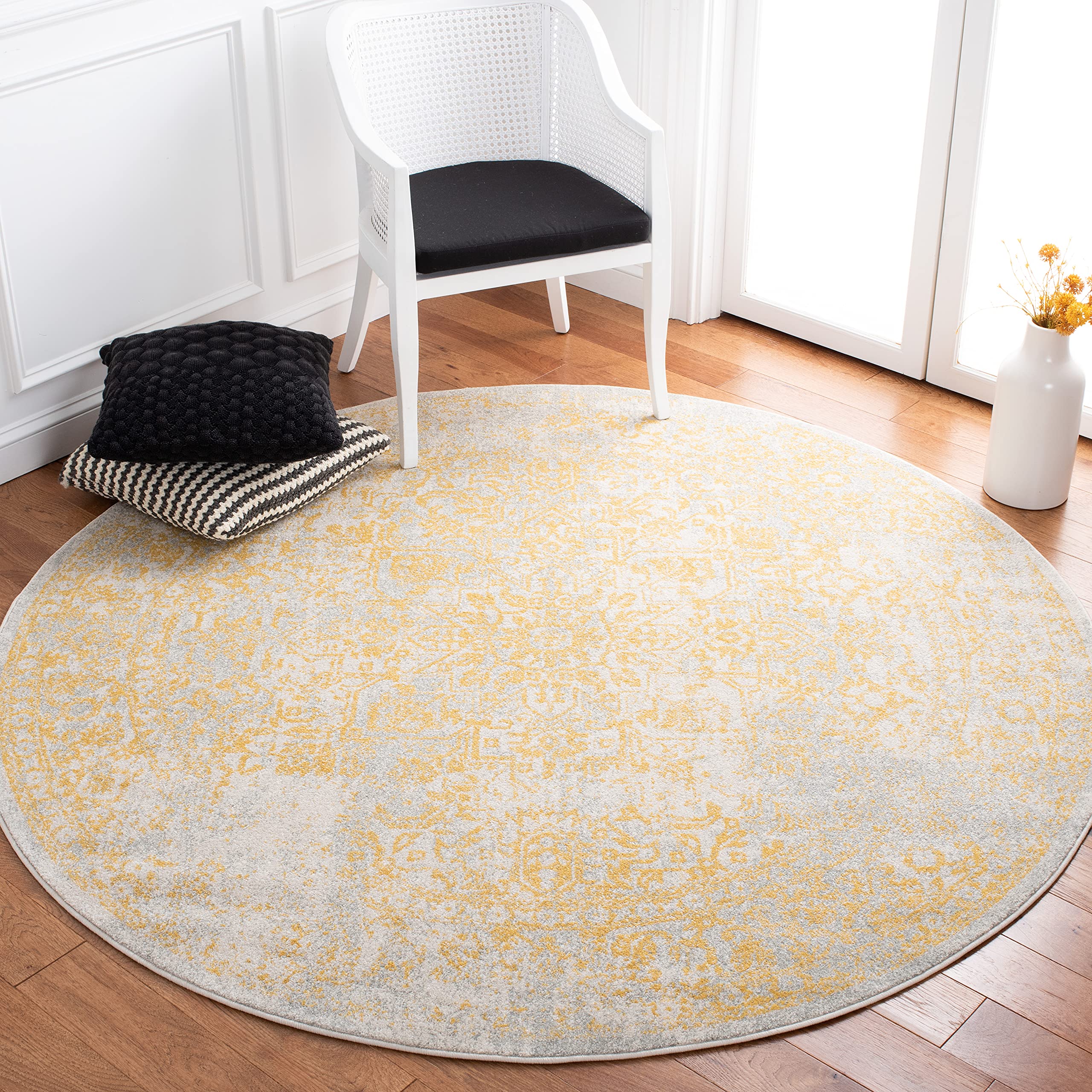 SAFAVIEH Evoke Collection Area Rug - 8 Round, Ivory & Gold, Distressed Design, Non-Shedding & Easy Care, Ideal for High Traffic