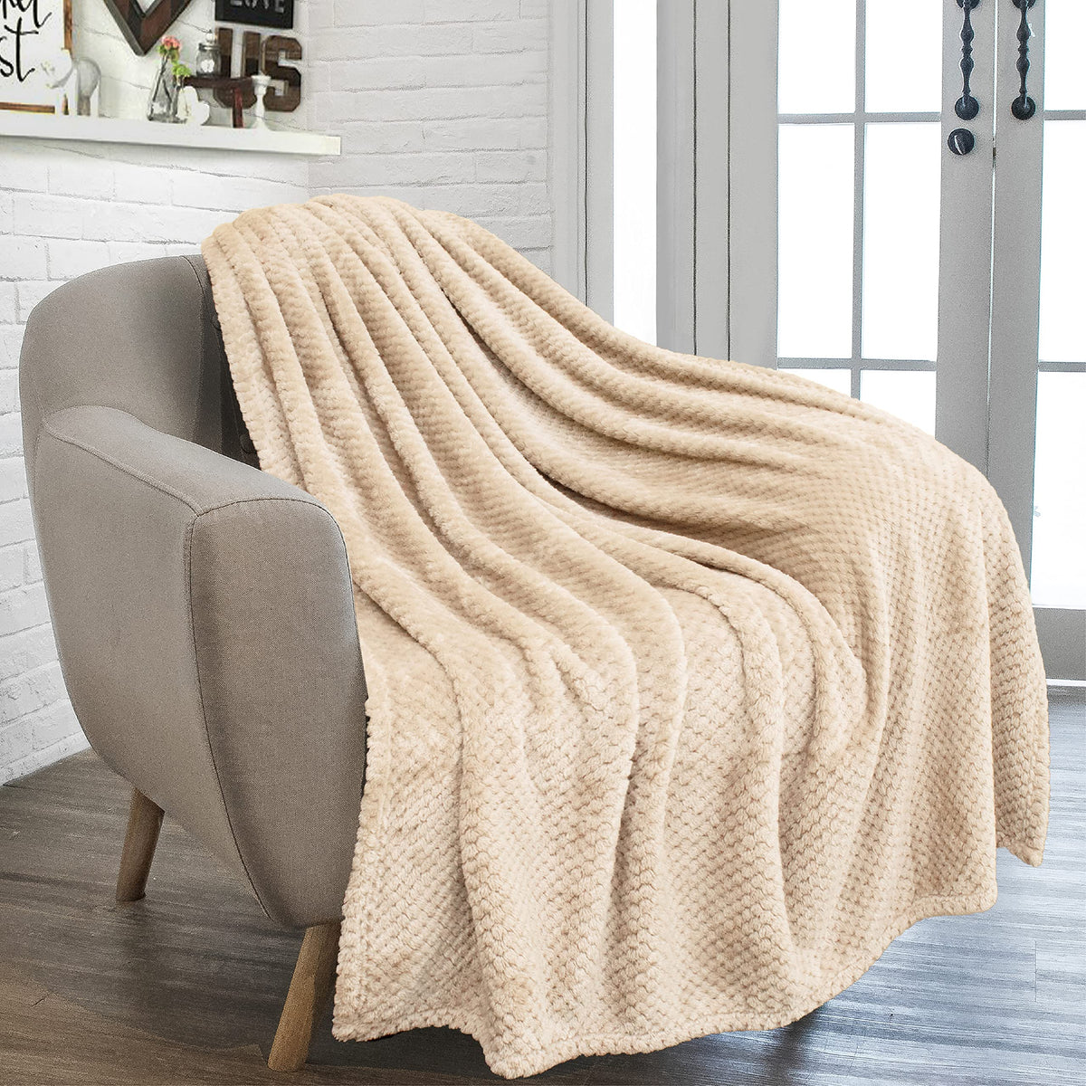 Pavilia Waffle Fleece Throw Blanket For Couch Bed Cream, Super Soft Fuzzy Cozy Blanket Sofa, Plush Warm Cute Decorative Home Dec