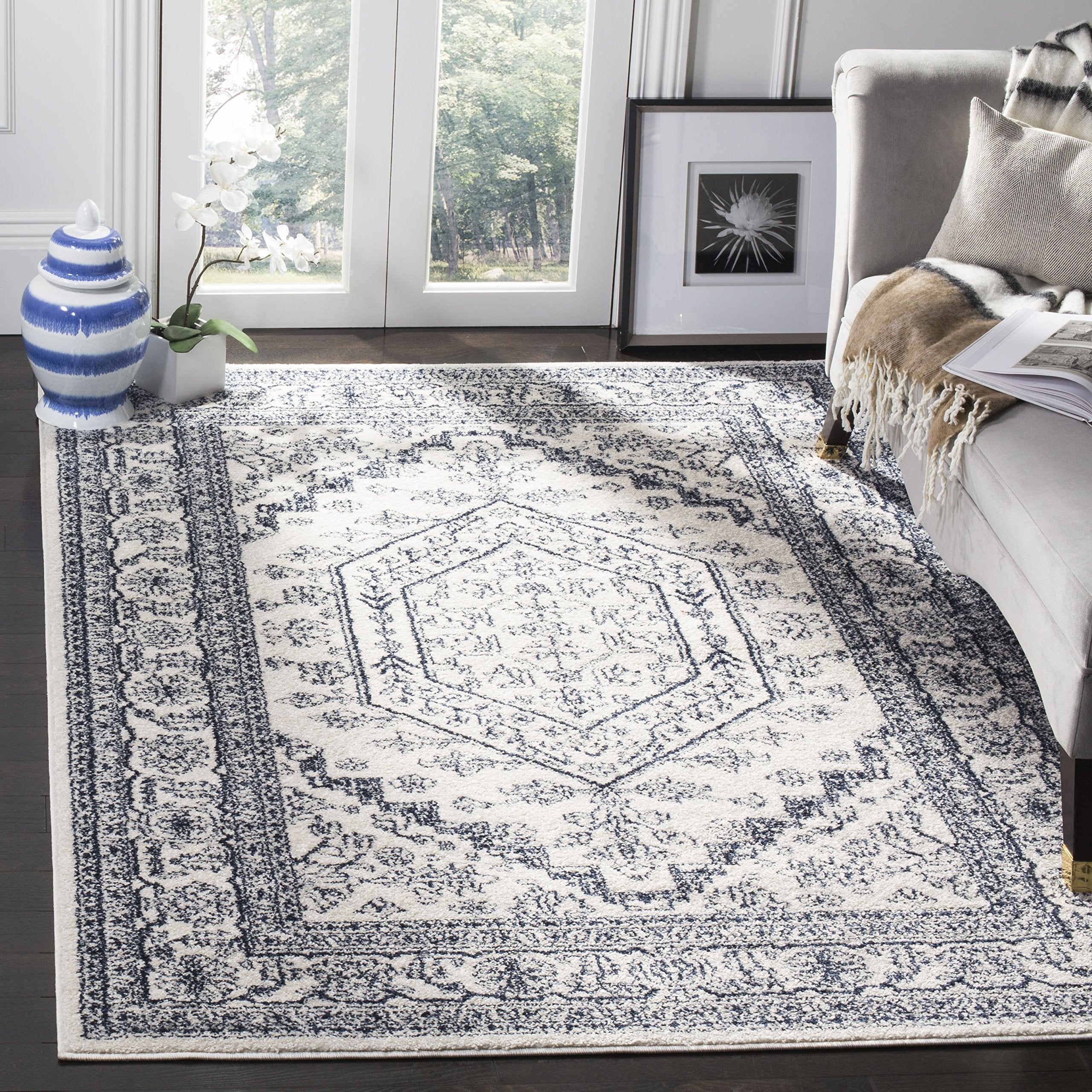SAFAVIEH Adirondack Collection Accent Rug - 4 x 6, Ivory & Navy, Oriental Medallion Design, Non-Shedding & Easy Care, Ideal fo