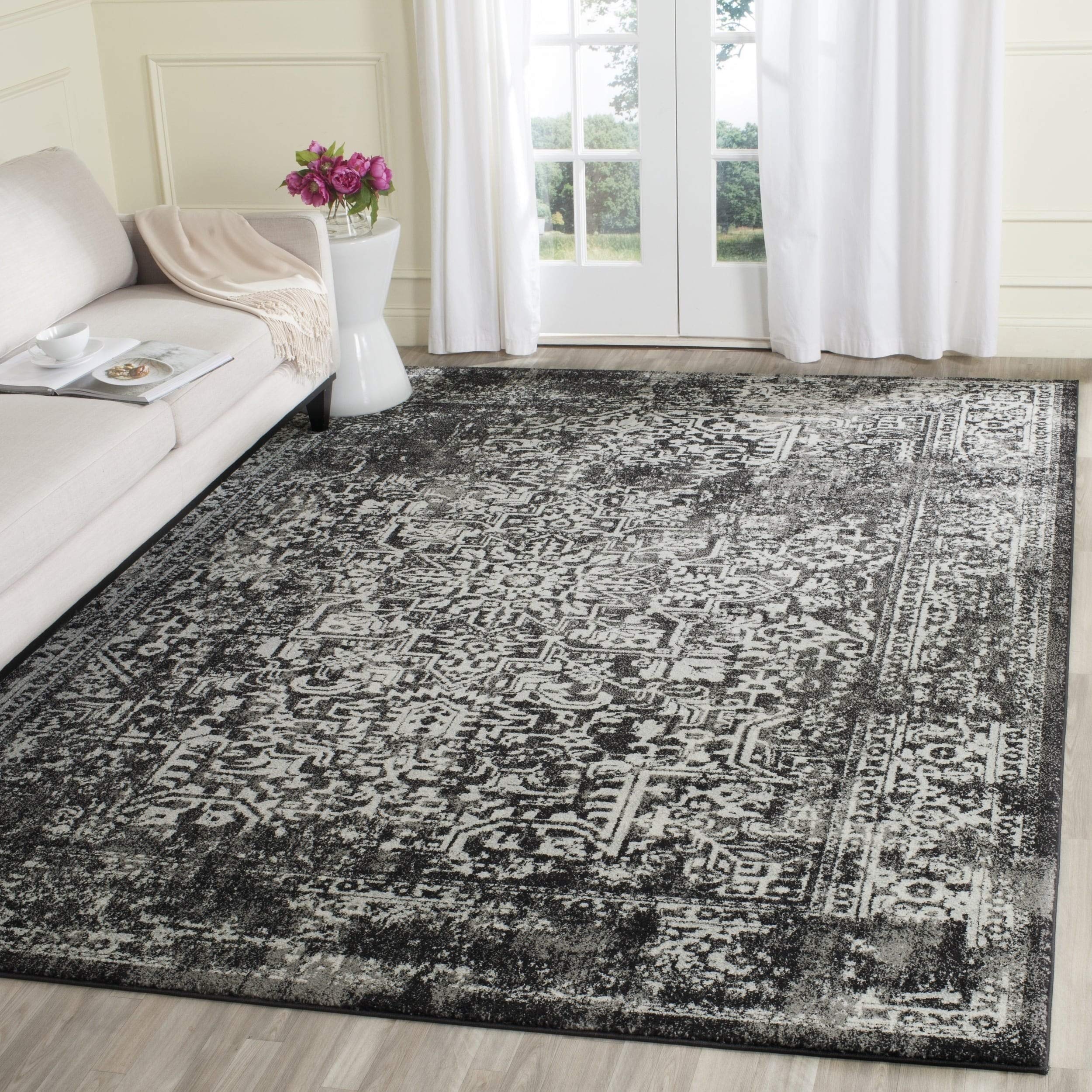 SAFAVIEH Evoke Collection 67 Square Black / Grey EVK256R Oriental Distressed Non-Shedding Living Room Bedroom Dining Home Offic