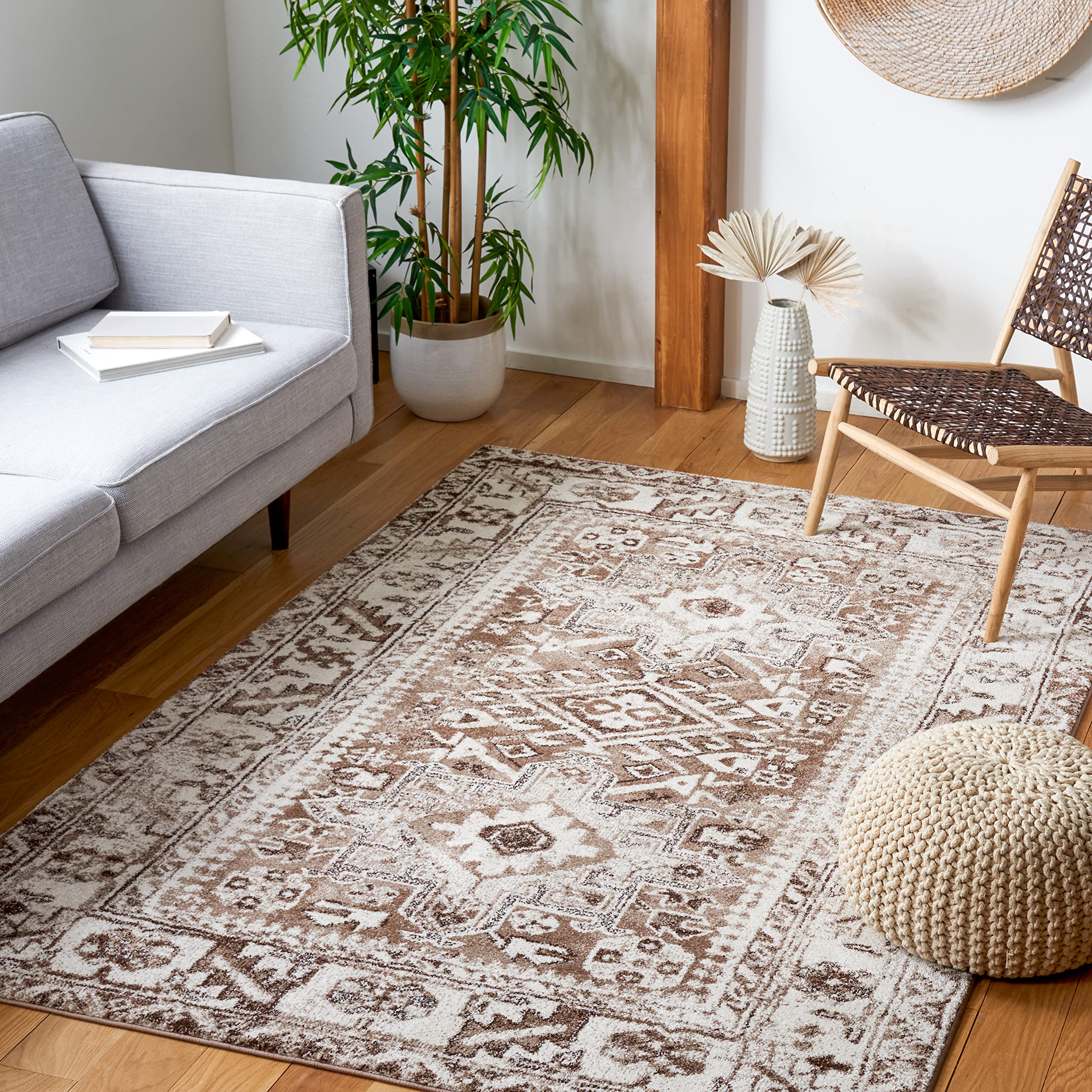SAFAVIEH Vintage Hamadan Collection Area Rug - 67 Square, Brown & Ivory, Oriental Traditional Persian Design, Non-Shedding & Ea