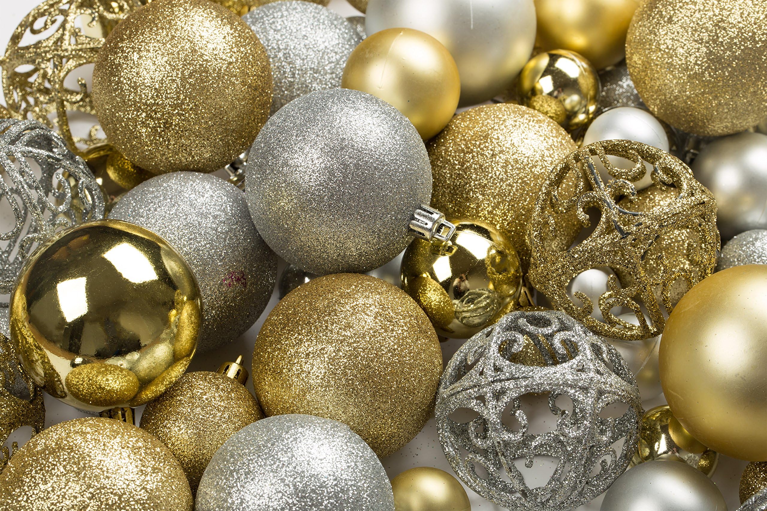 100 Gold and Silver Christmas Ornament Balls Shatterproof +100 Metal Ornament Hooks, Hanging Ornaments for Indoor/Outdoor Xmas C