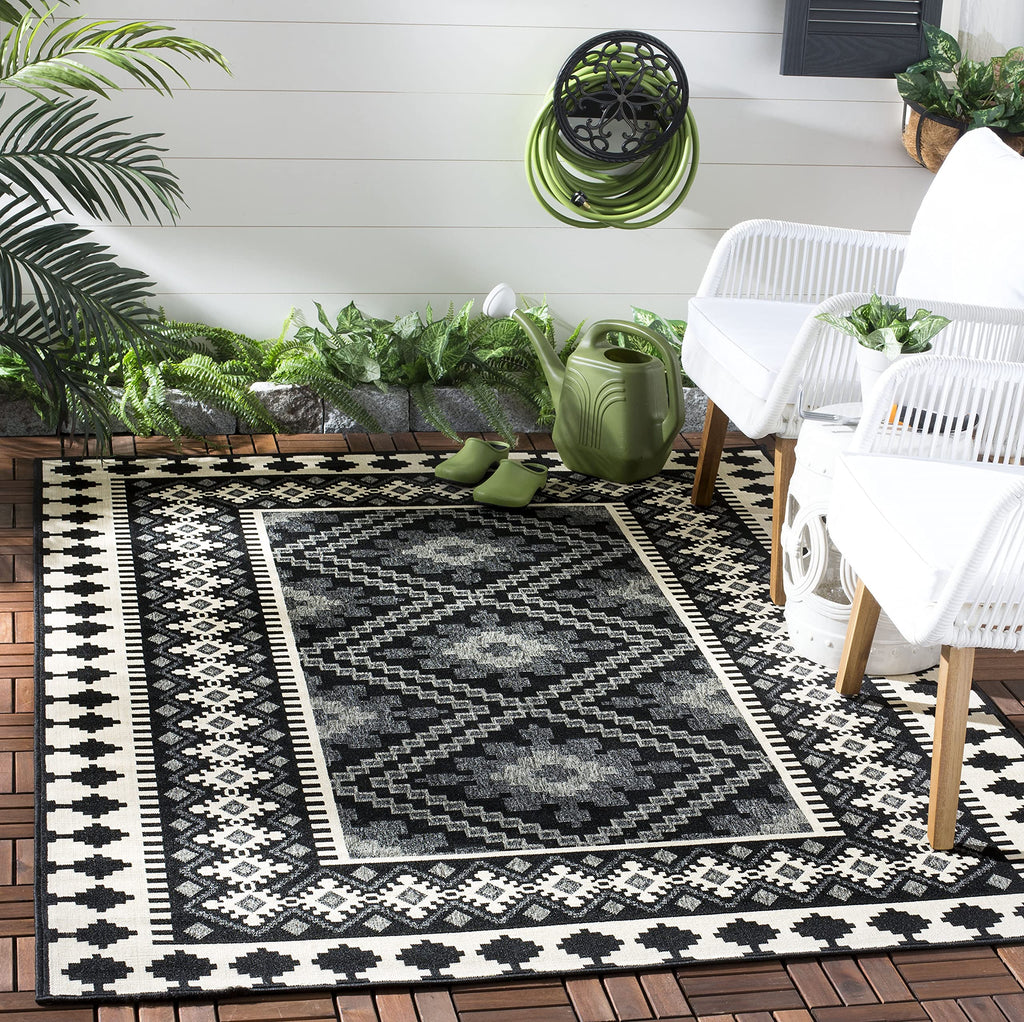 Safavieh Veranda Collection Area Rug - 8' X 11', Black & Creme, Boho Design, Non-Shedding & Easy Care, Indoor/Outdoor & Washable