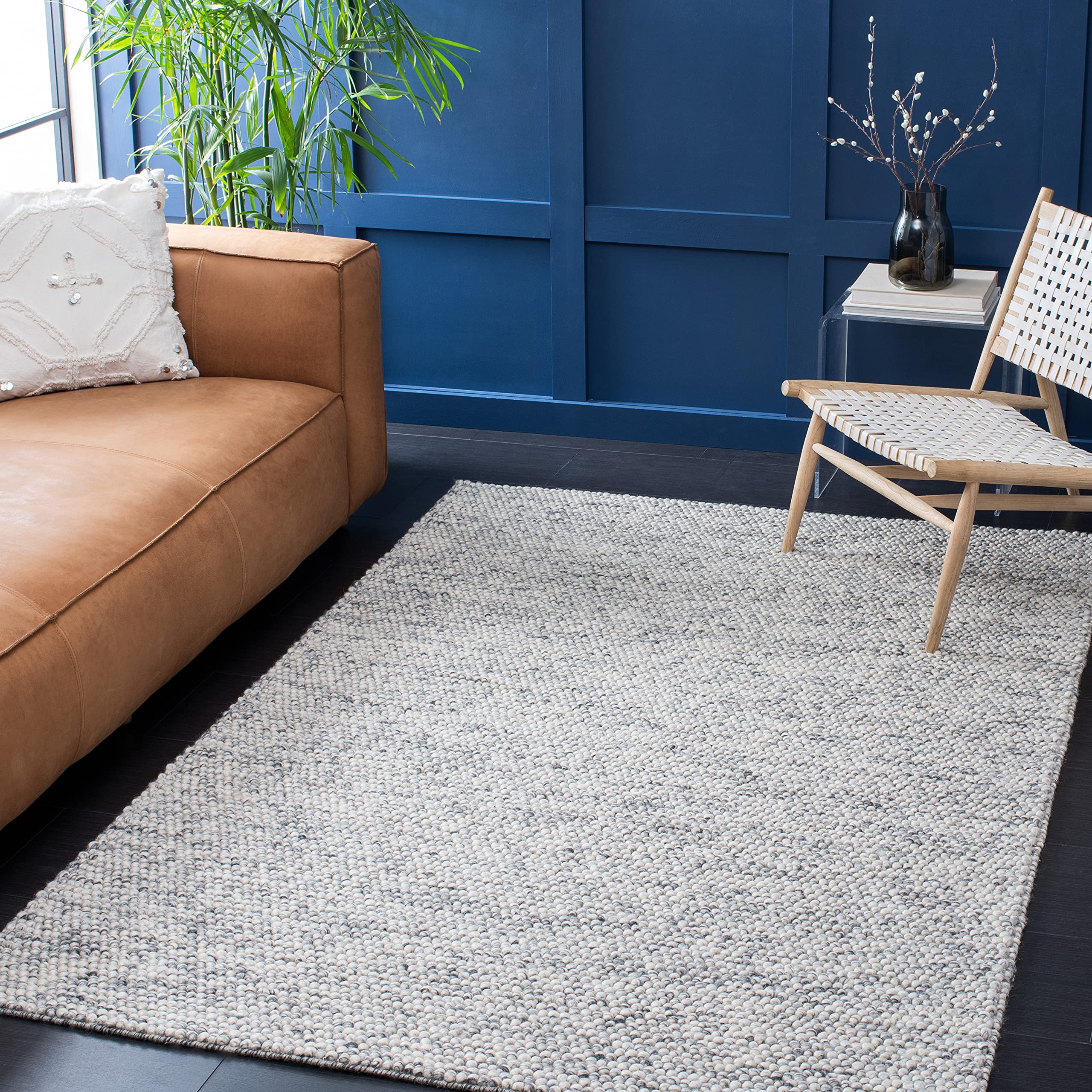 SAFAVIEH Natura Collection Area Rug - 5 x 8, Light Grey & Ivory, Handmade Farmhouse Wool, Ideal for High Traffic Areas in Livi