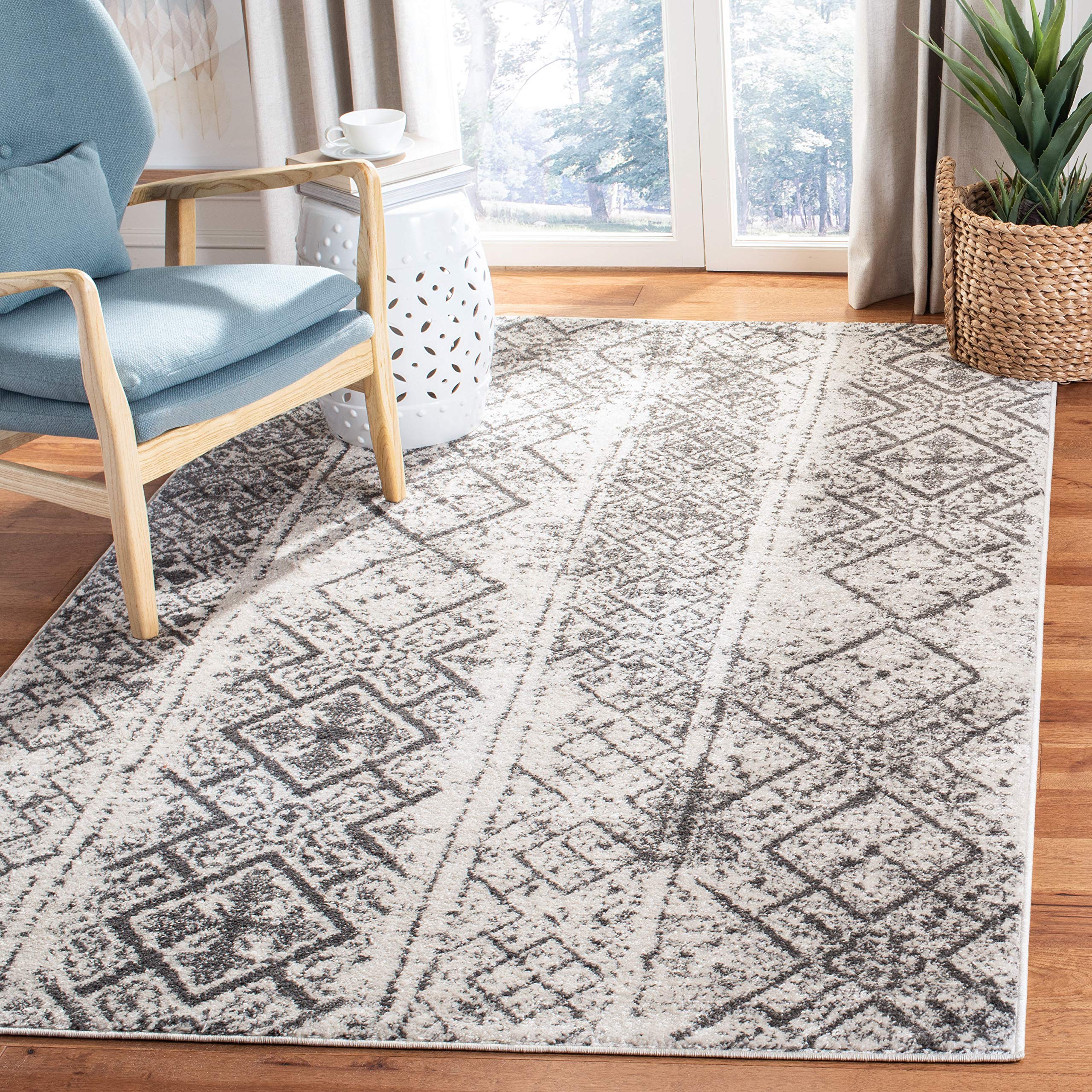 SAFAVIEH Adirondack Collection Accent Rug - 4 x 6, Silver & Black, Moroccan Boho Distressed Design, Non-Shedding & Easy Care, 