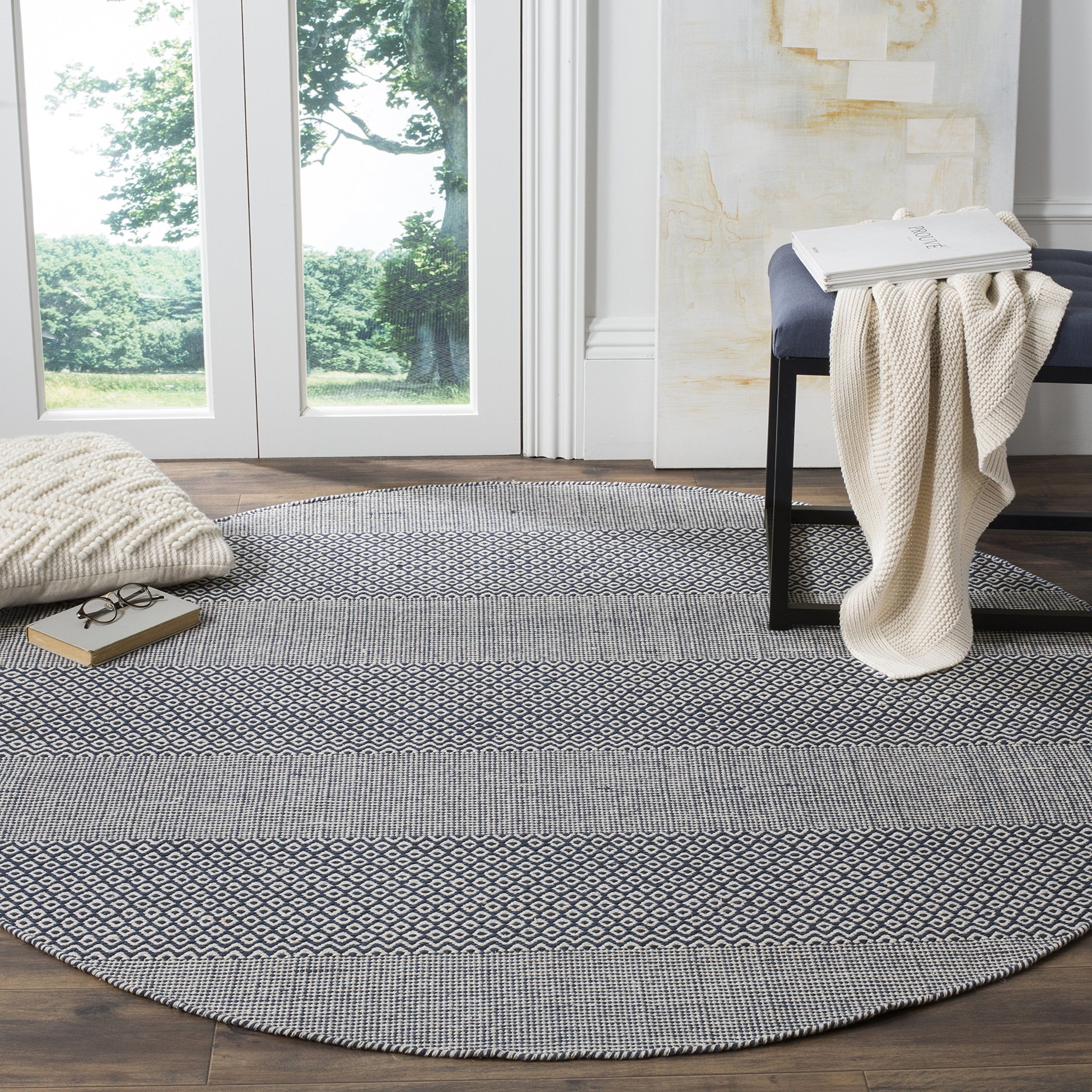 SAFAVIEH Montauk Collection 8 Square Ivory/Navy MTK330B Handmade Flatweave Boho Farmhouse Cotton Tassel Fringe Living Room Dini