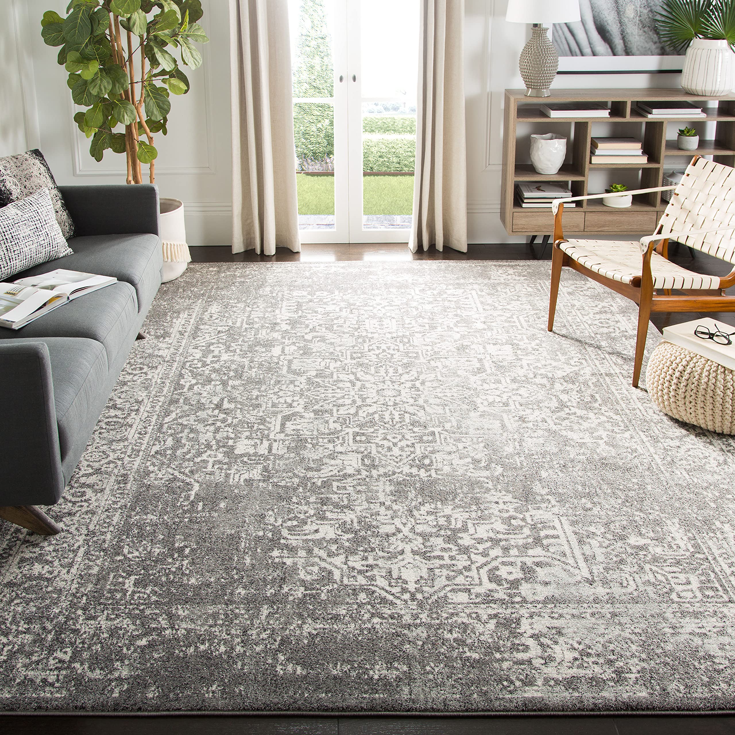 SAFAVIEH Evoke Collection 9 Square Grey/Ivory EVK256D Oriental Distressed Non-Shedding Living Room Bedroom Dining Home Office A