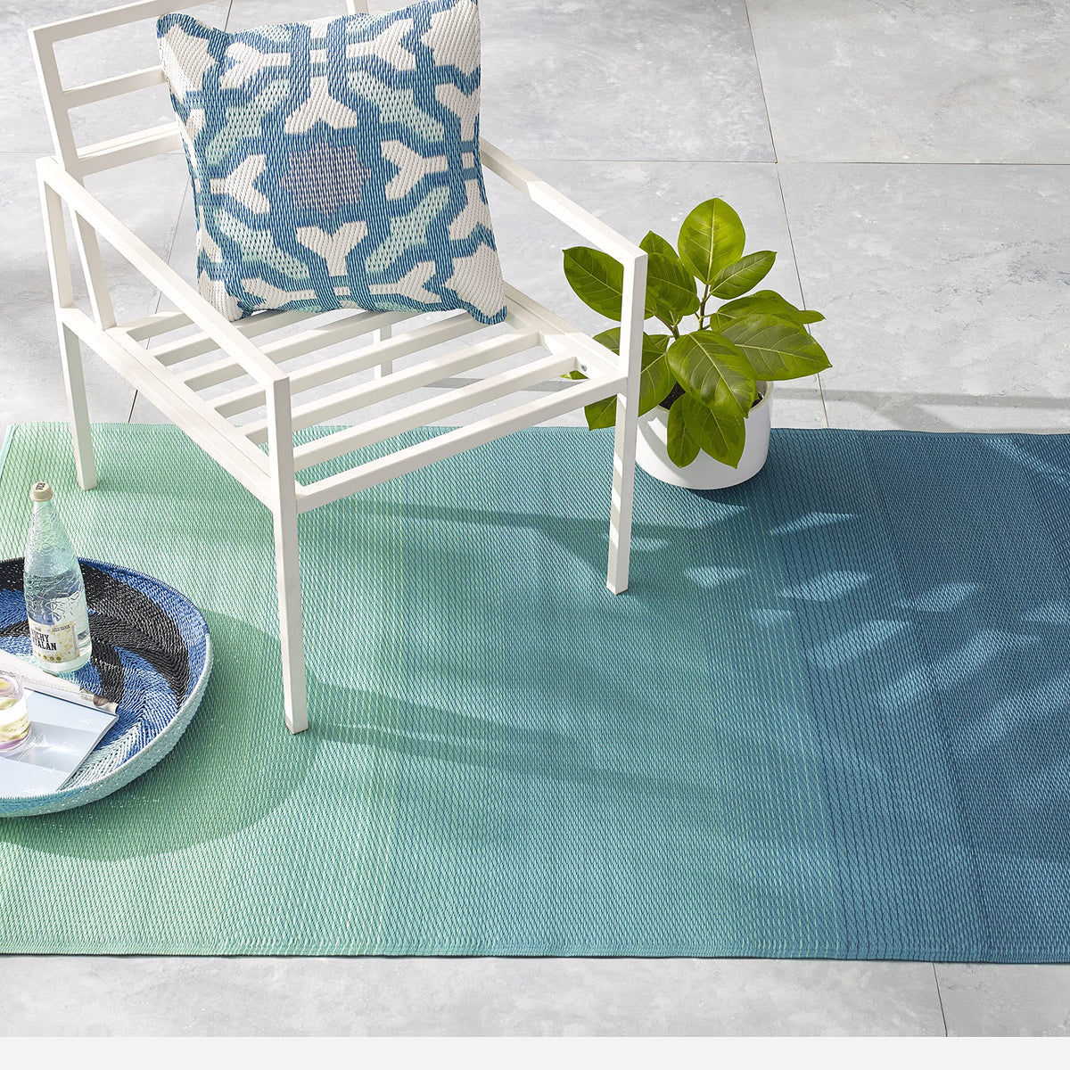 Fab Habitat Outdoor Rug - Waterproof, Fade Resistant, Crease-Free - Premium Recycled Plastic - Ombre - Patio, Deck, Porch, Balco