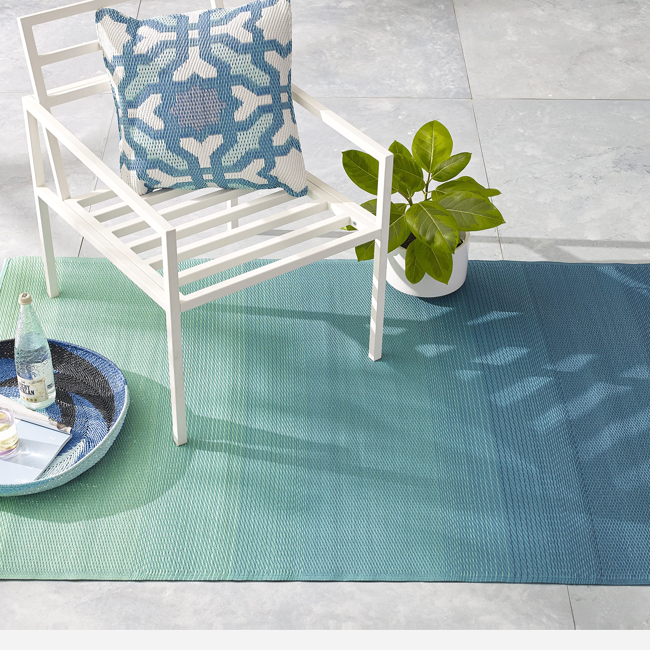 Fab Habitat Outdoor Rug - Waterproof, Fade Resistant, Crease-Free - Premium Recycled Plastic - Ombre - Patio, Deck, Porch, Balco