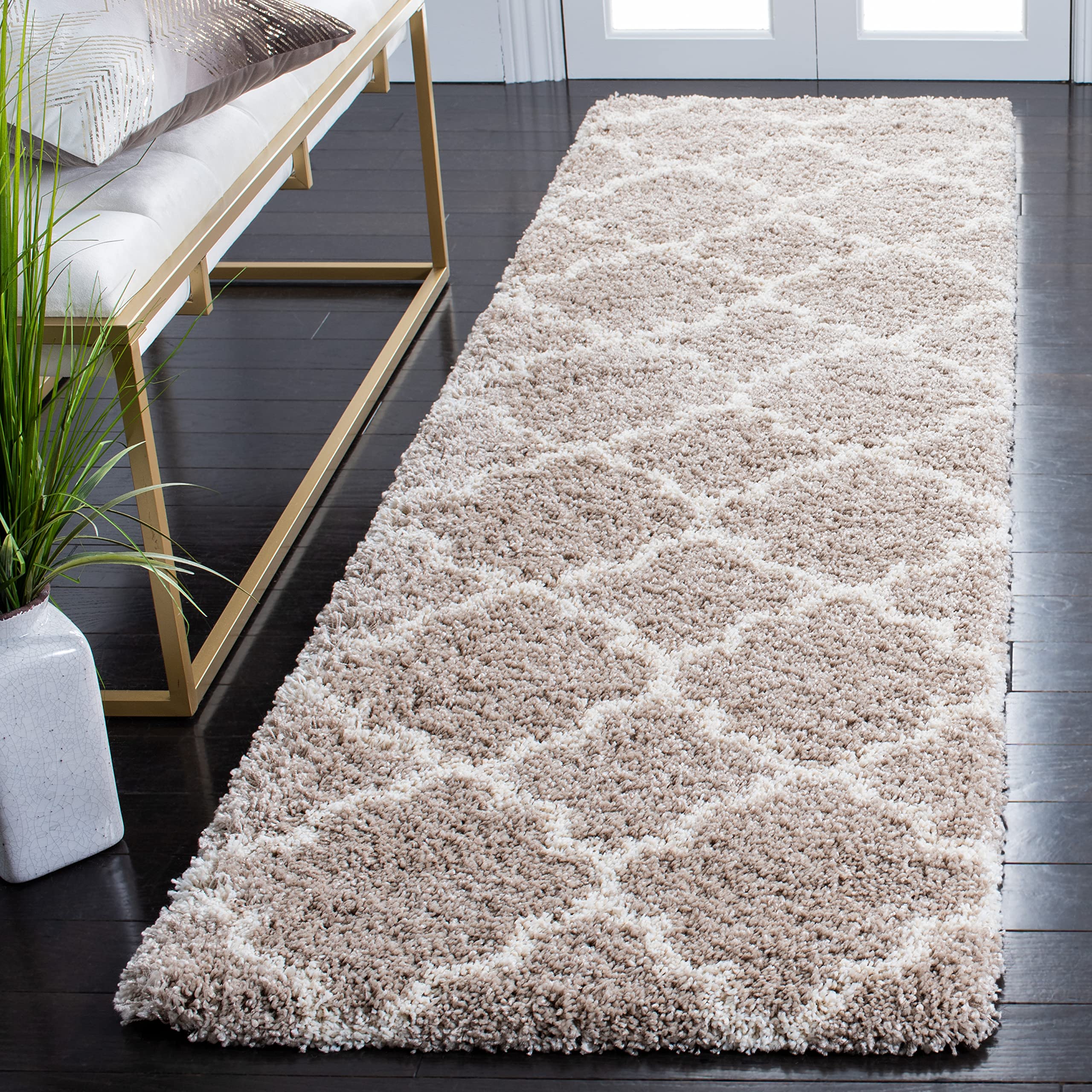 Safavieh Hudson Shag Collection Runner Rug - 23 x 8, Beige & Ivory, Moroccan Trellis Design, Non-Shedding & Easy Care, 2-inch 