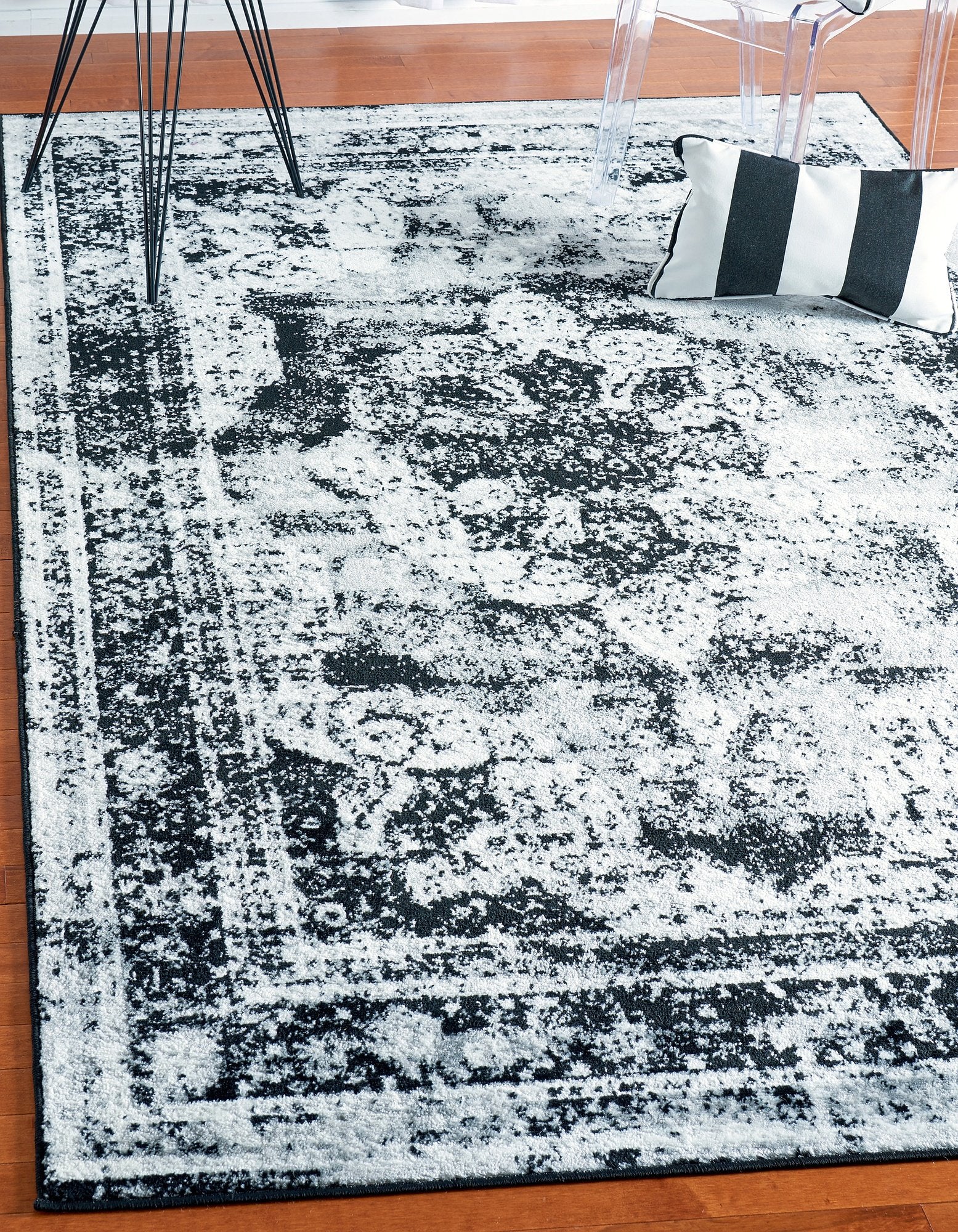 Unique Loom Sofia Collection Area Rug - Salle Garnier (4 1 x 6 1 Rectangle, Black/ Ivory)