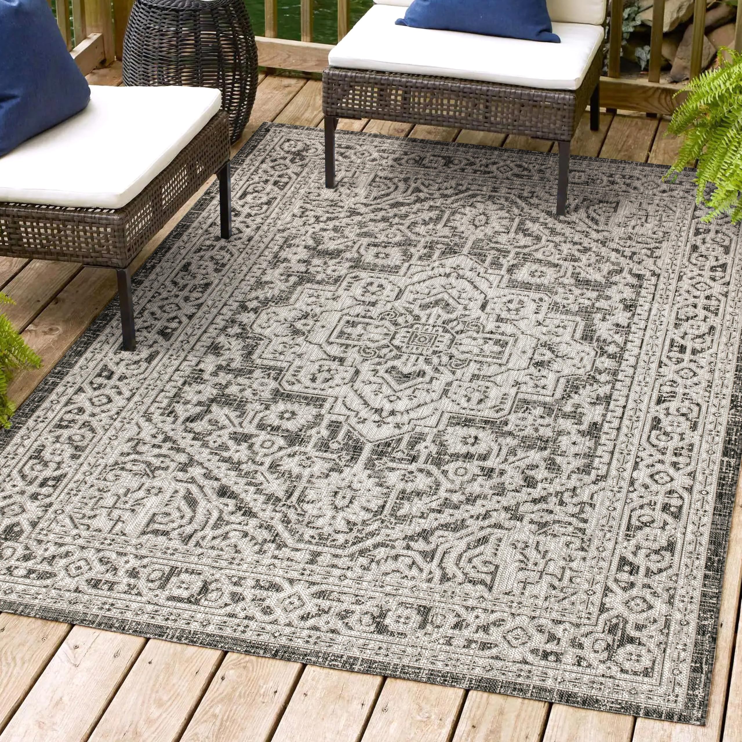 Jonathan Y Smb101D-4 Sinjuri Medallion Textured Weave Indoor/Outdoor Gray/Black 4 Ft. X 6 Ft. Area-Rug, Coastal,Easy-Cleaning,Forhightraffic,Kitchen,Livingroom,Backyard, Non Shedding