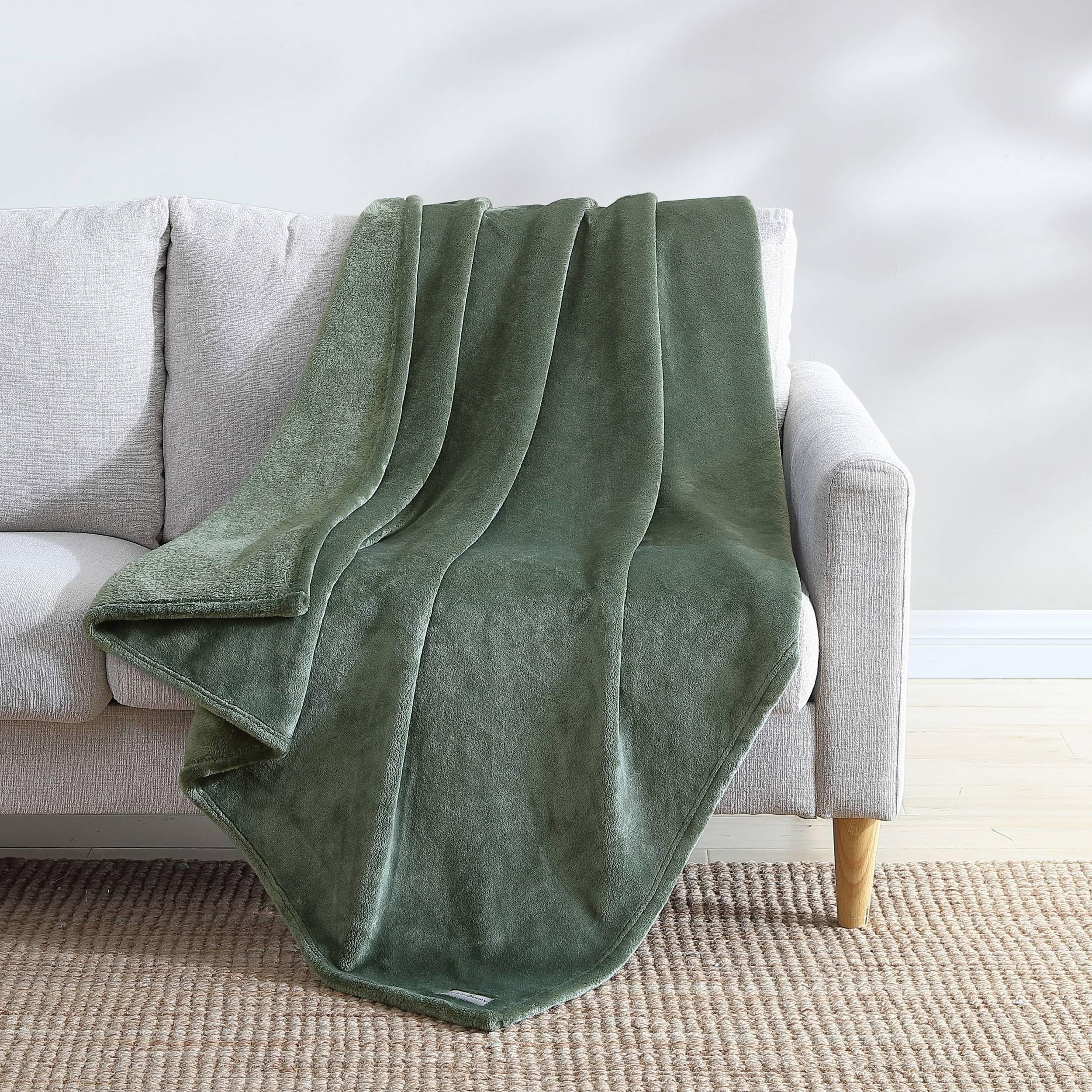 Eddie Bauer- Throw Blanket, Ultra Soft Plush Home D?Or, All Season Bedding (Ultra Lux Solid Green, 50 X 60)
