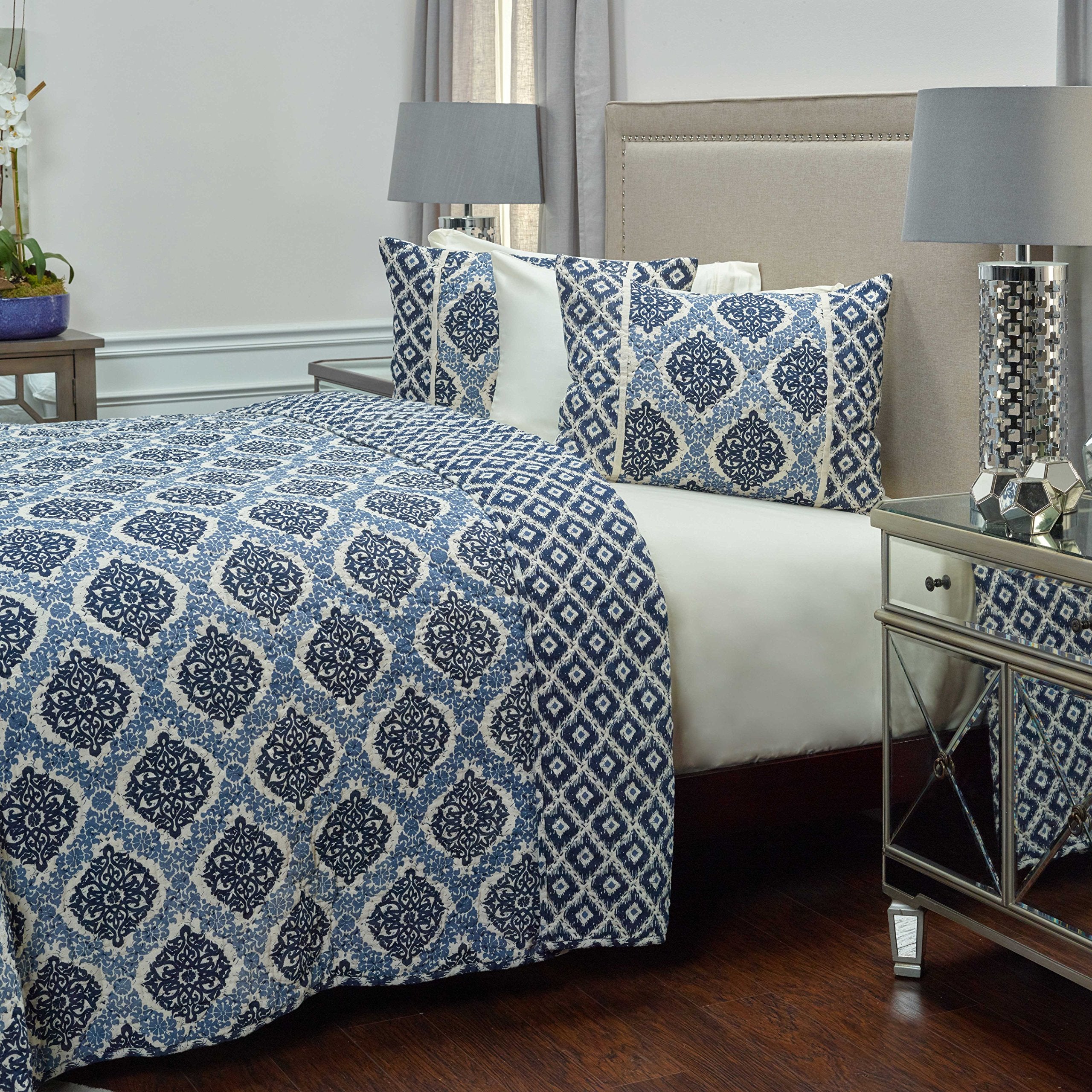 Rizzy Home | BQ4212 | Cotton Quilt | 90"x92" Blue/White/ Medallion