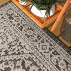 Jonathan Y Smb101D-5R Sinjuri Medallion Textured Weave Indoor Outdoor Area-Rug Coastal Bohemian Rustic Glam Easy-Cleaning Bedroom Kitchen Backyard Patio Non Shedding, 5' Round, Gray/Black