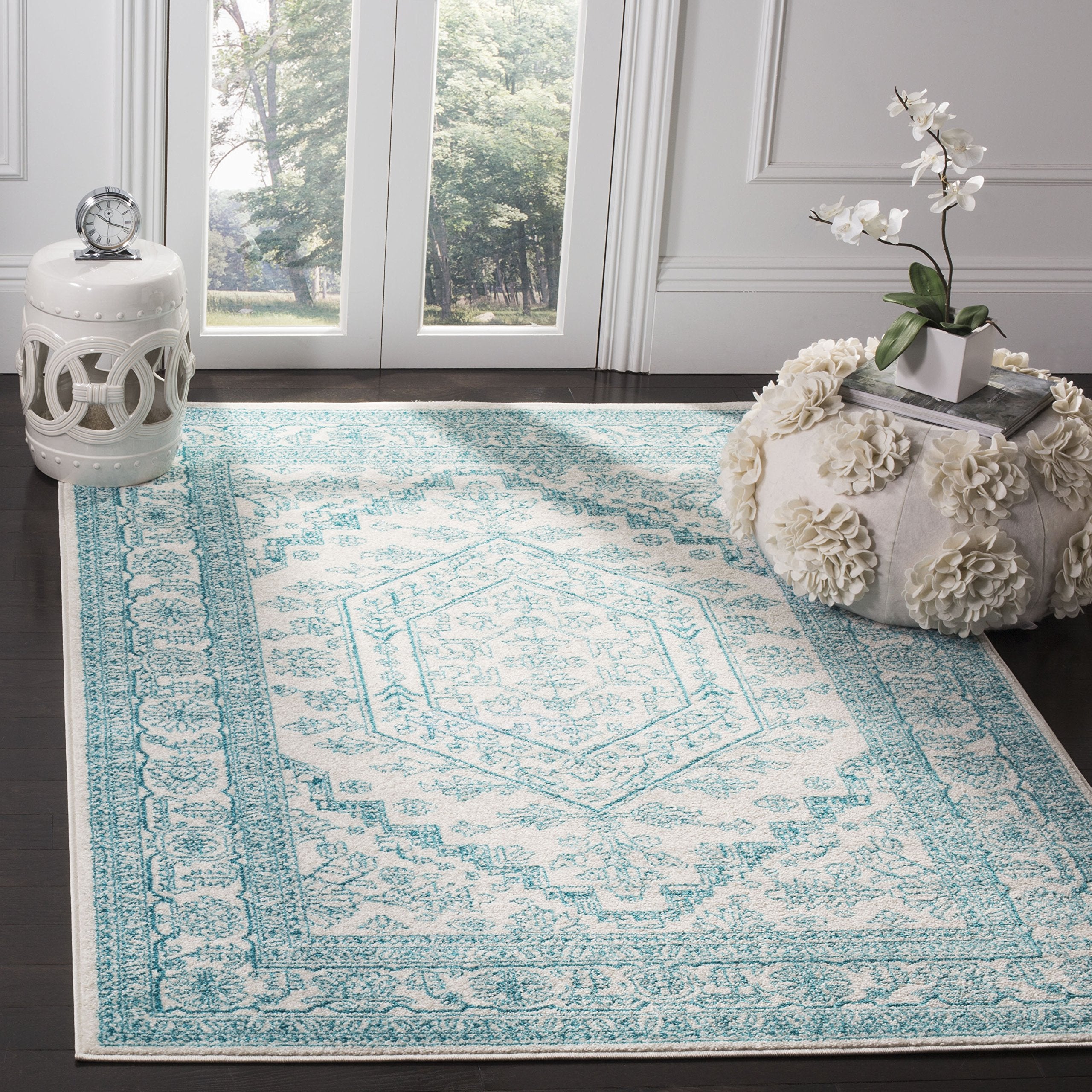 SAFAVIEH Adirondack Collection Accent Rug - 4 x 6, Ivory & Teal, Oriental Medallion Design, Non-Shedding & Easy Care, Ideal fo