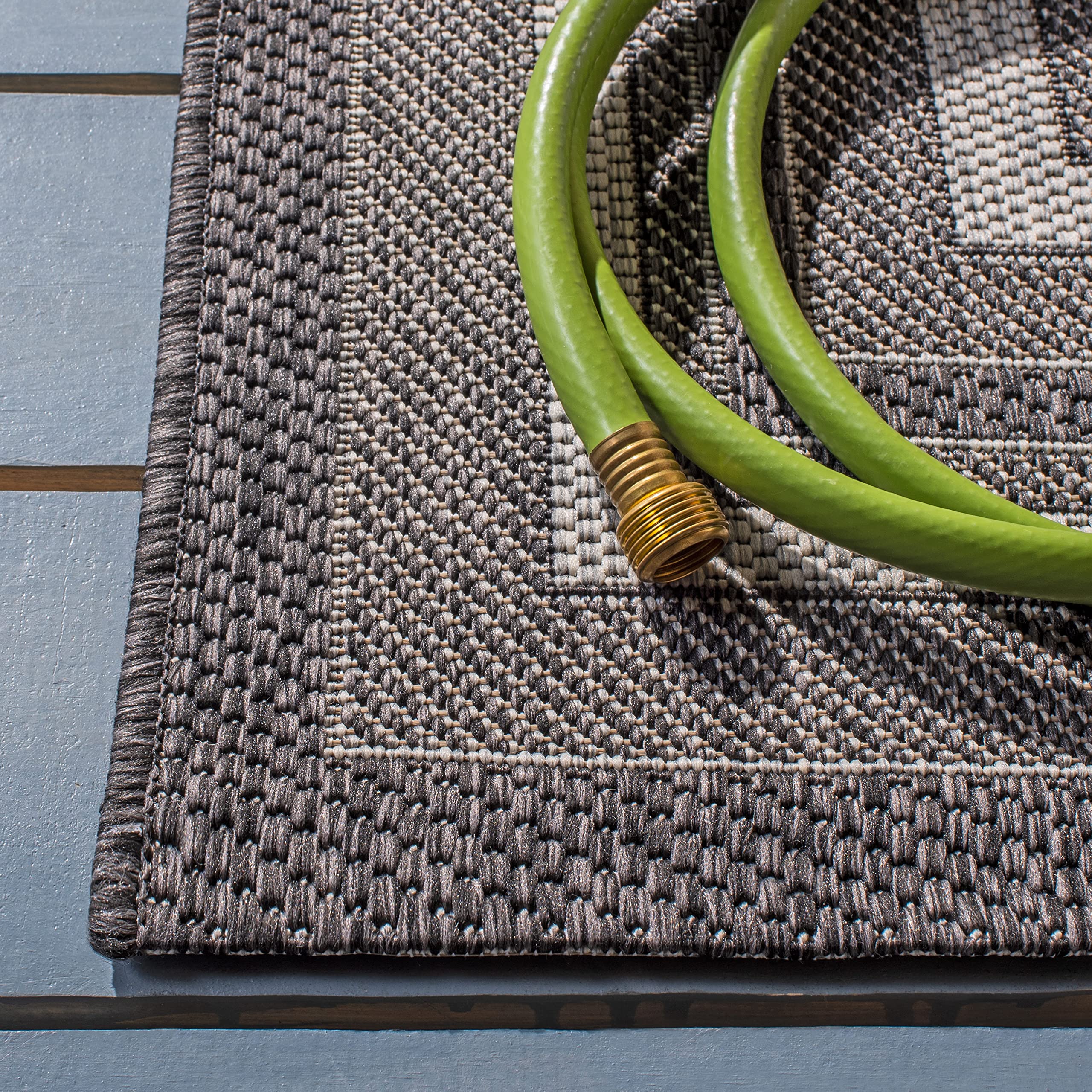 Safavieh Courtyard Collection 4' X 5'7' Light Grey/Black Cy8475 Indoor/ Outdoor Patio Backyard Mudroom Accent Rug