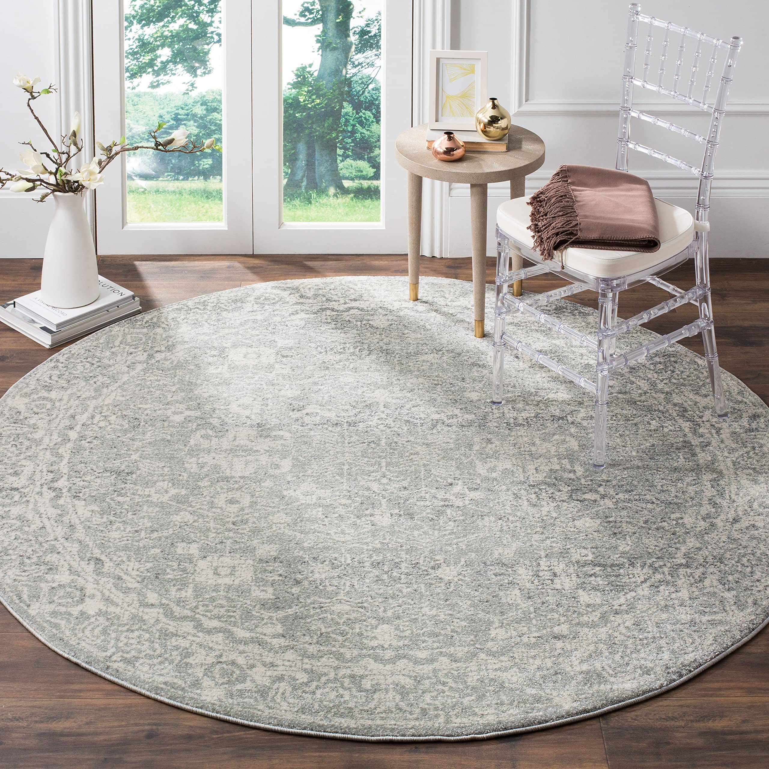 SAFAVIEH Evoke Collection 67 Round Silver / Ivory EVK270Z Shabby Chic Distressed Non-Shedding Dining Room Entryway Foyer Living
