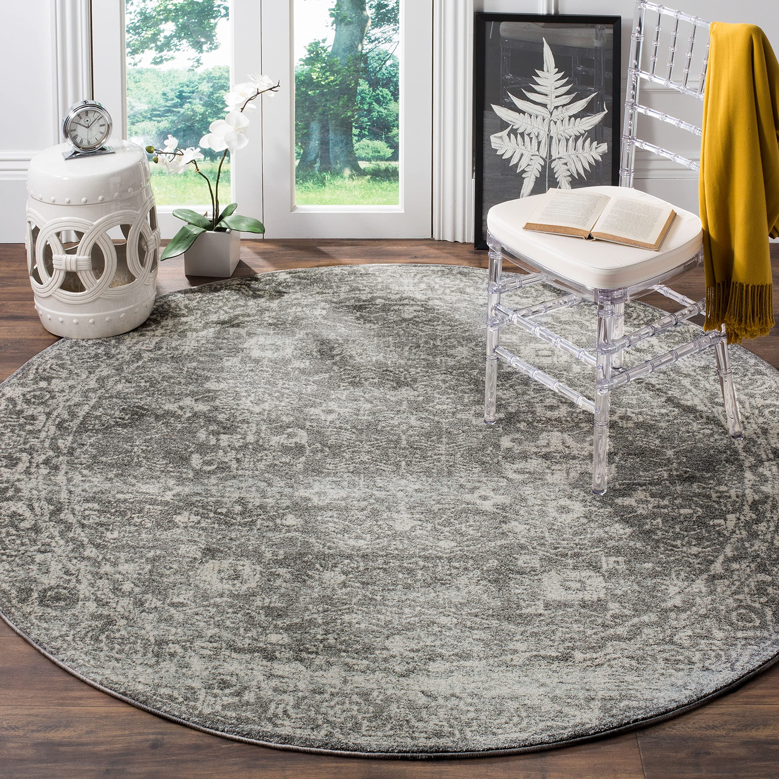 SAFAVIEH Evoke Collection 67 Round Grey/Ivory EVK270S Shabby Chic Distressed Non-Shedding Dining Room Entryway Foyer Living Roo
