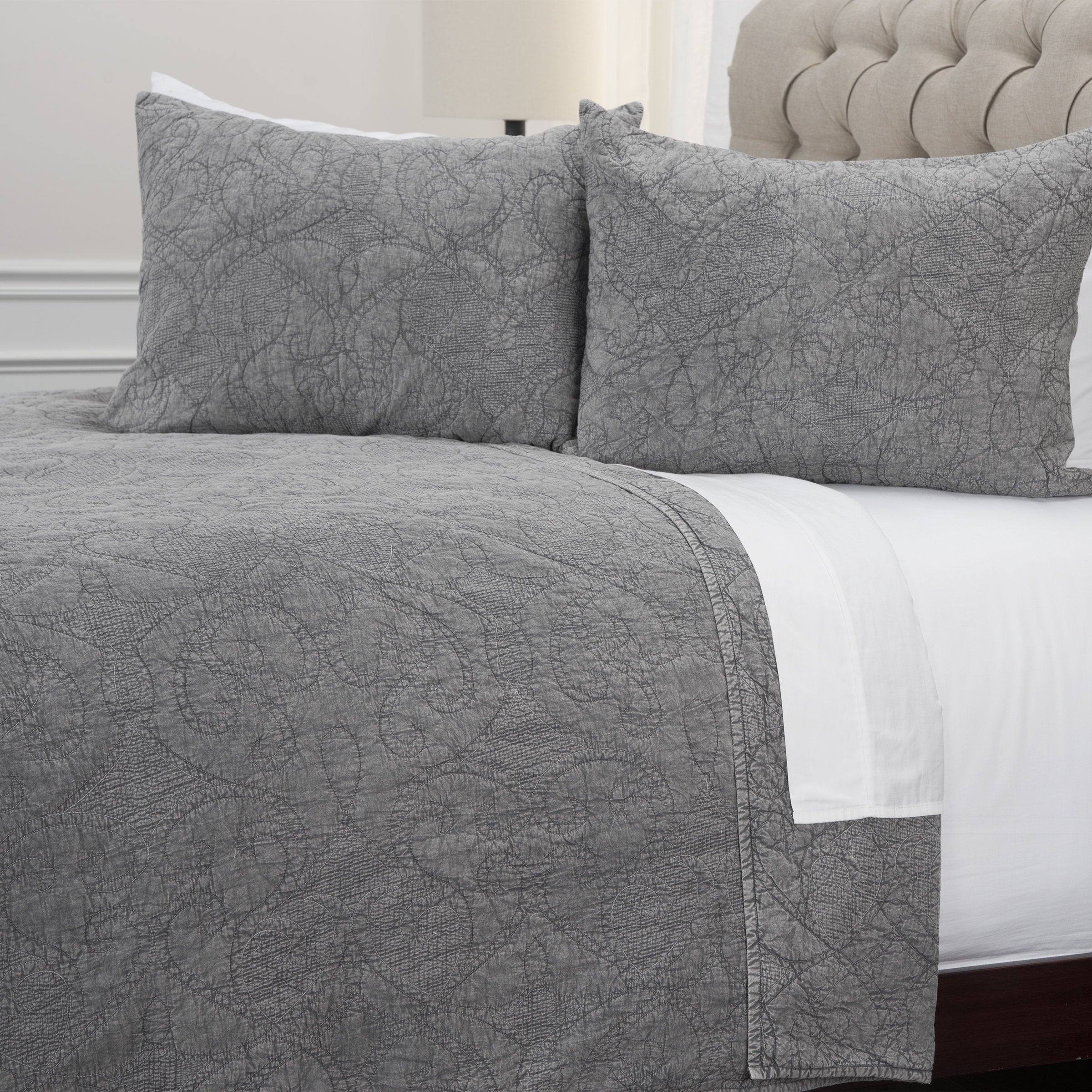 Rizzy Home | BQ4566 | Polyester Quilt | 90"x92" Gray/Black/Nuetral Solid