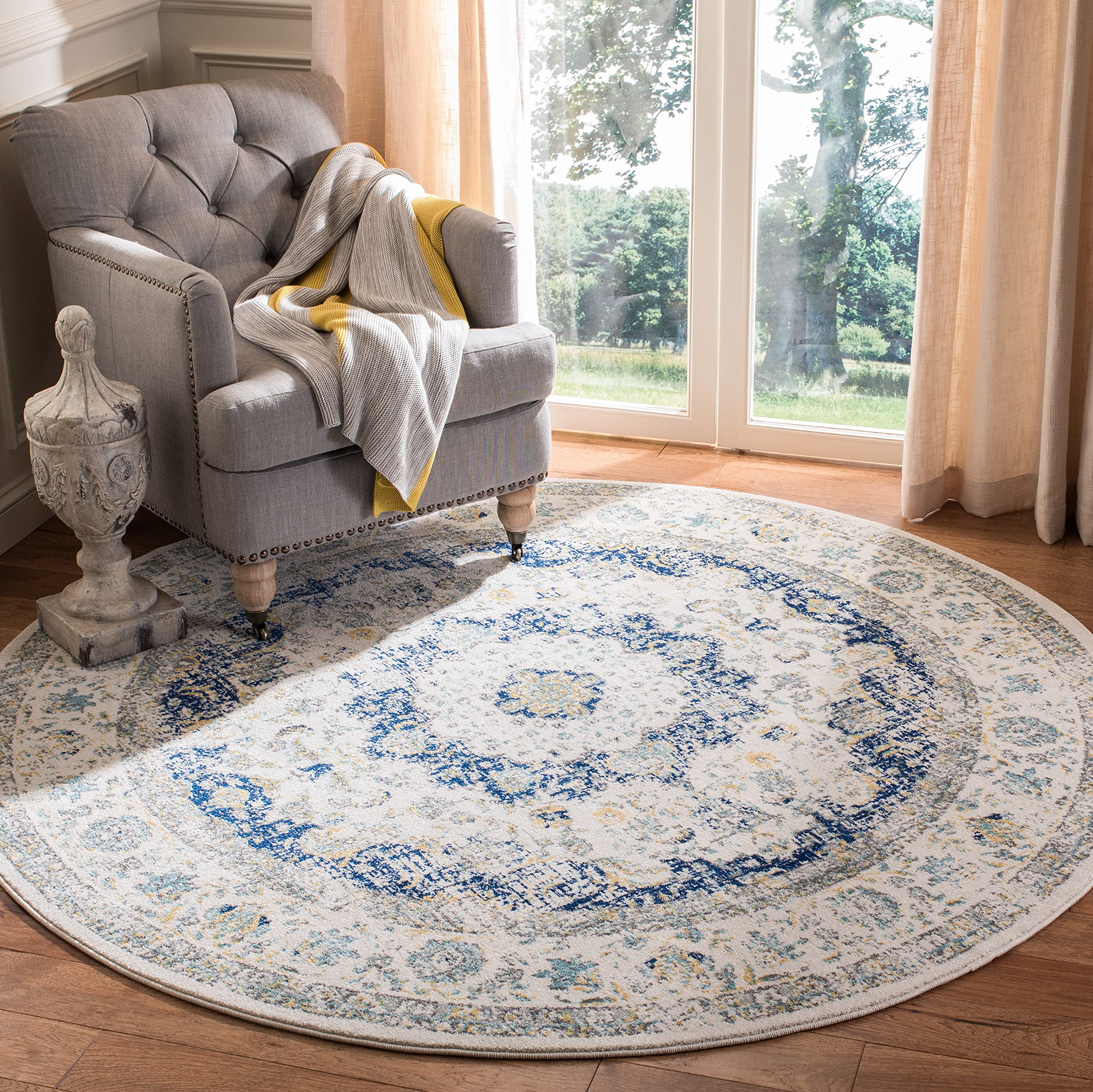 SAFAVIEH Evoke Collection Area Rug - 9 Round, Ivory & Blue, Shabby Chic Oriental Medallion Design, Non-Shedding & Easy Care, Id