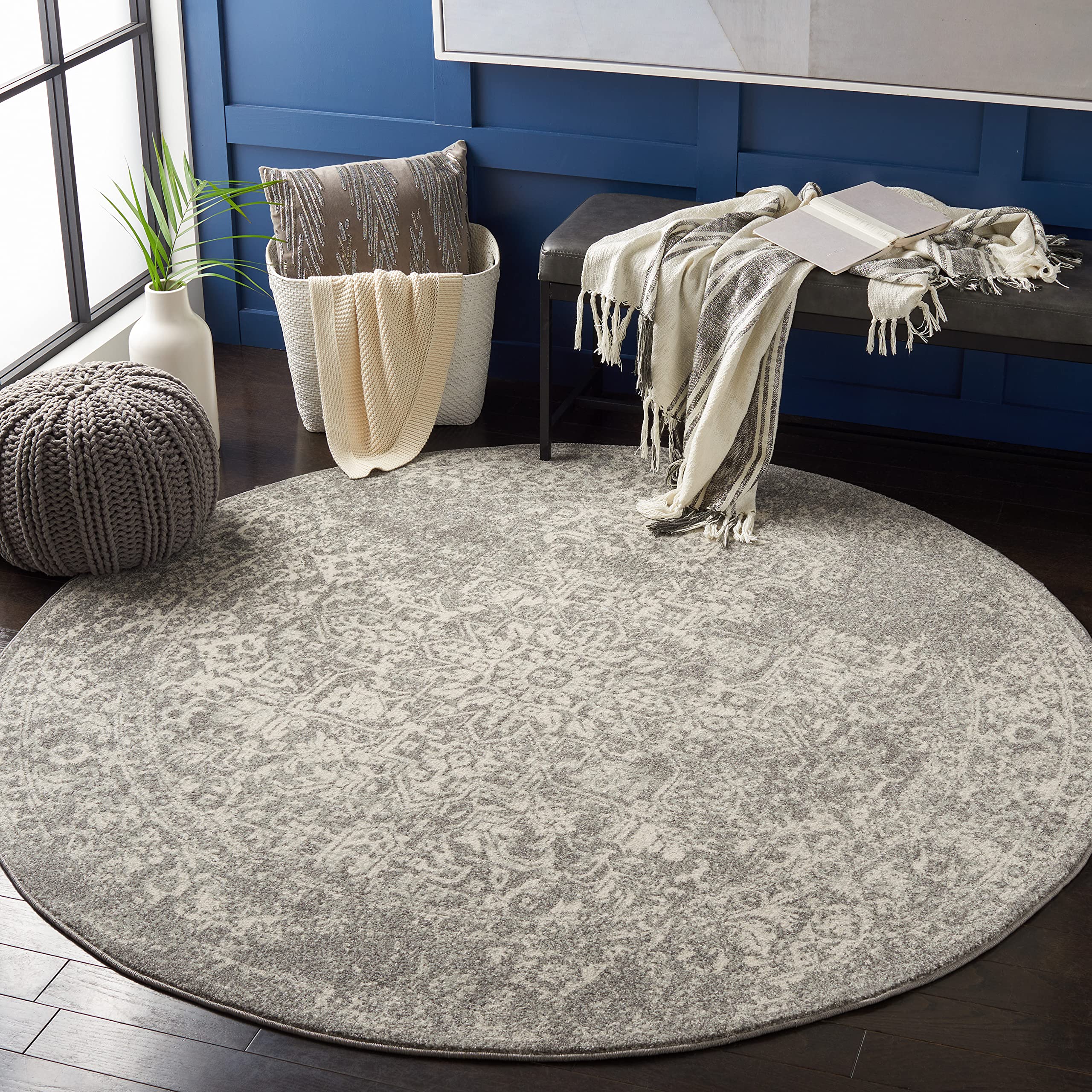 SAFAVIEH Evoke Collection Area Rug - 3 Round, Silver & Ivory, Oriental Distressed Design, Non-Shedding & Easy Care, Ideal for H