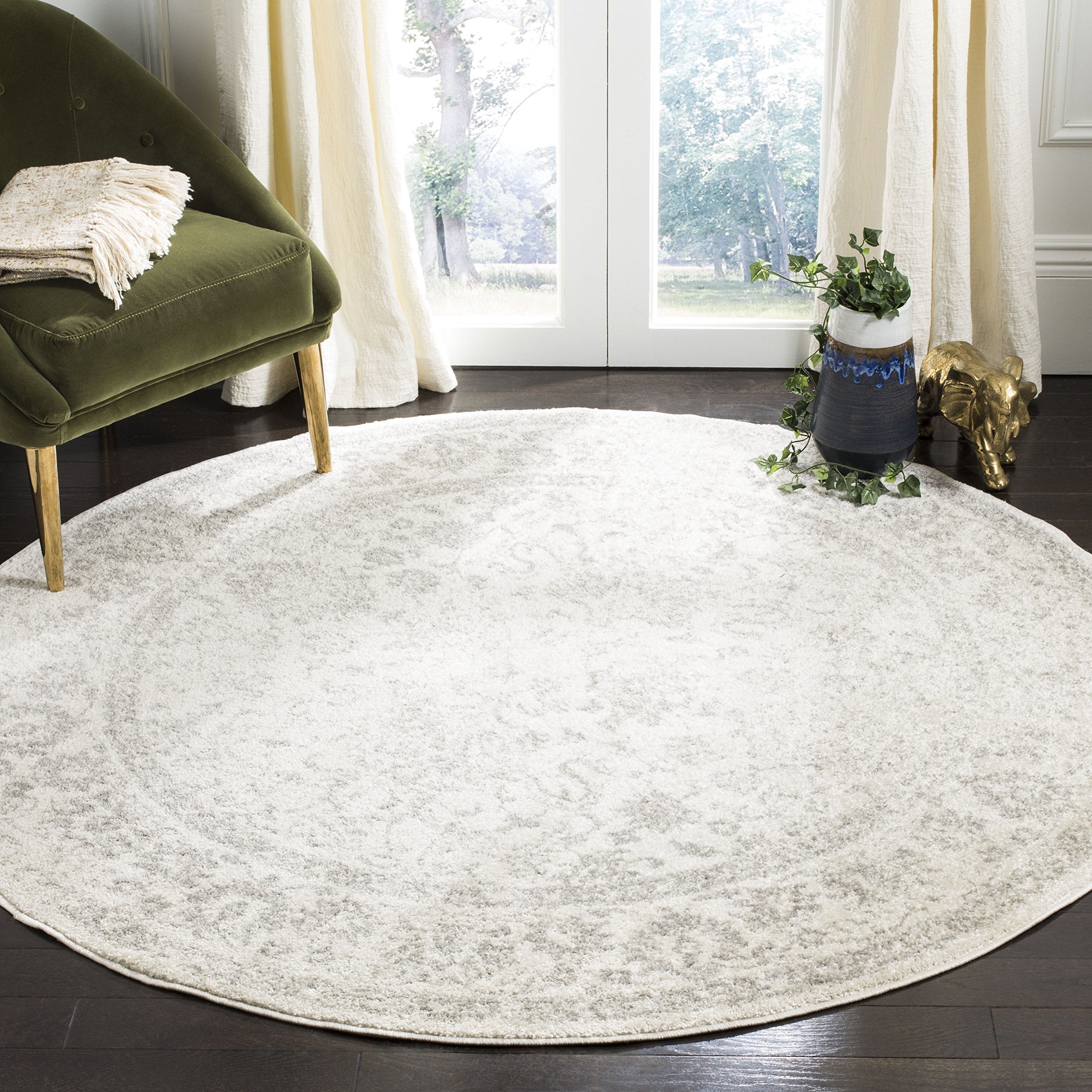 SAFAVIEH Adirondack Collection Area Rug - 4' Round, Ivory & Silver, Oriental Distressed Design, Non-Shedding & Easy Care, Ideal 