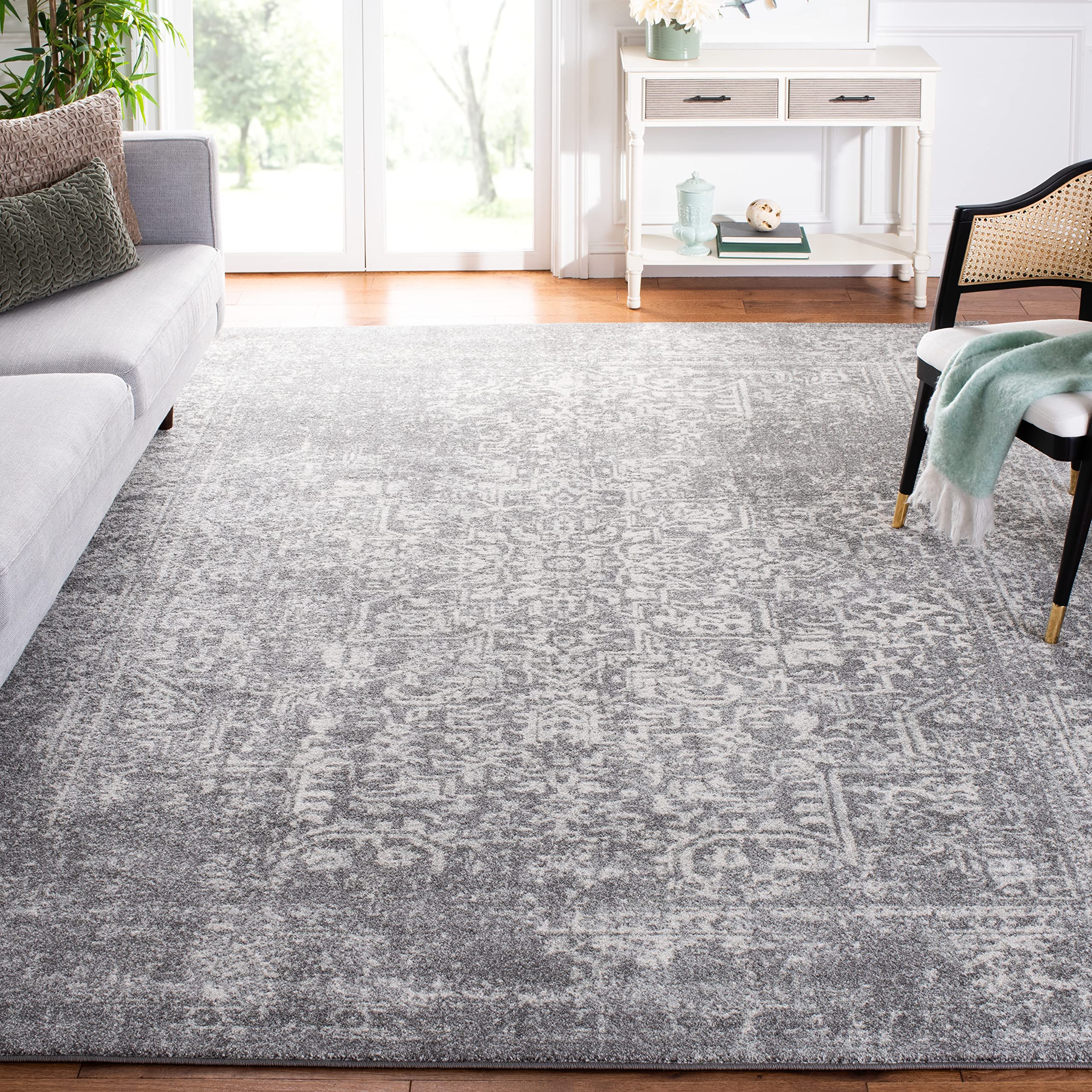 SAFAVIEH Evoke Collection 11 x 15 Silver / Ivory EVK256S Oriental Distressed Non-Shedding Living Room Bedroom Dining Home Offi