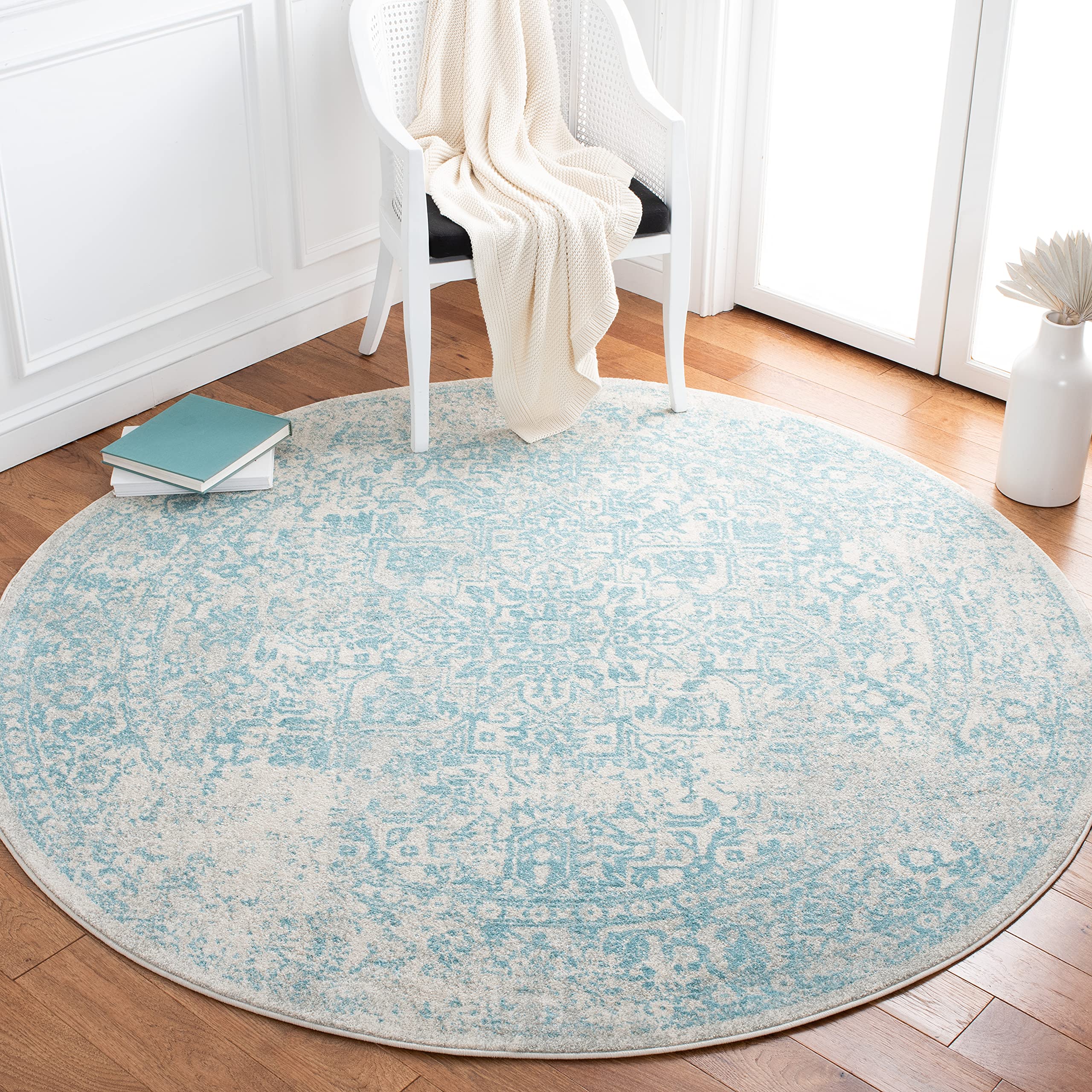 SAFAVIEH Evoke Collection Area Rug - 53 Round, Ivory & Aqua, Distressed Design, Non-Shedding & Easy Care, Ideal for High Traffi