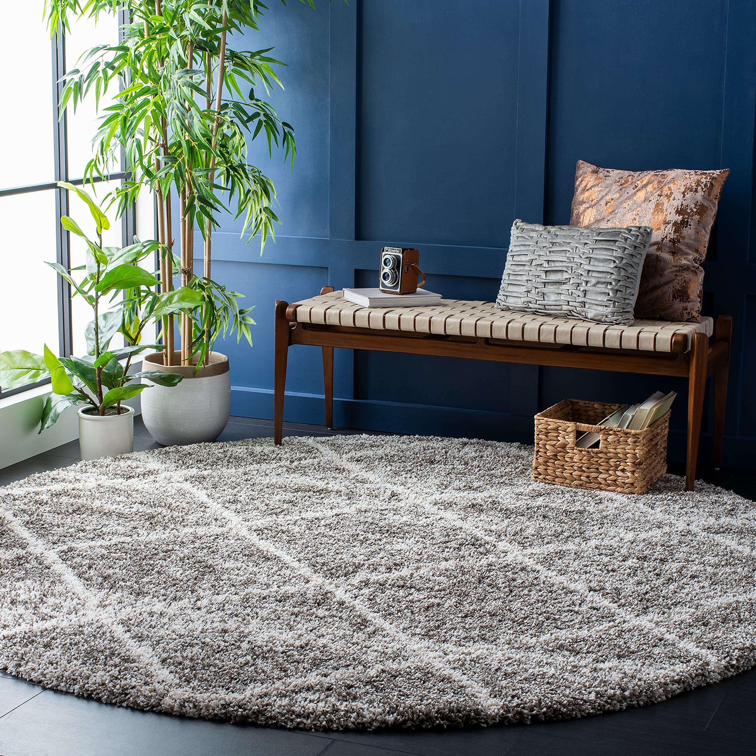 SAFAVIEH Hudson Shag Collection Area Rug - 4 Round, Distressed Grey & Ivory, Trellis Design, Non-Shedding & Easy Care, 2-inch T